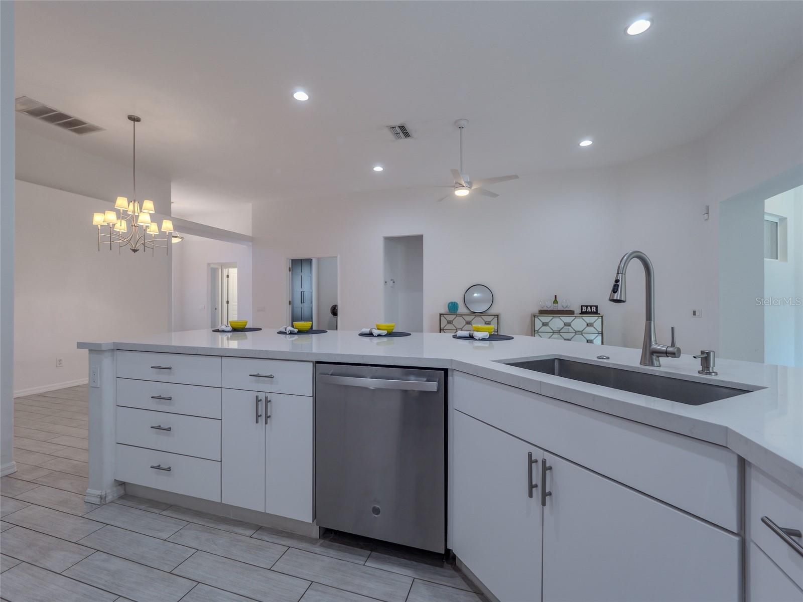 Image 21 of 70 For 6721 Oak Manor Drive