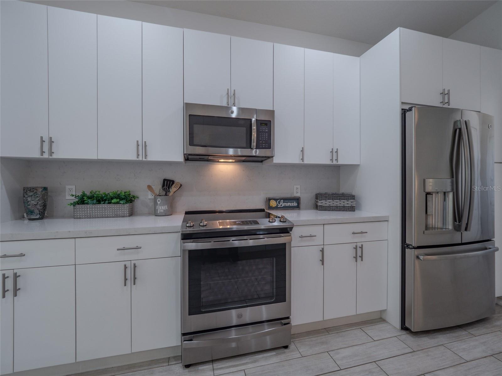 Image 22 of 70 For 6721 Oak Manor Drive