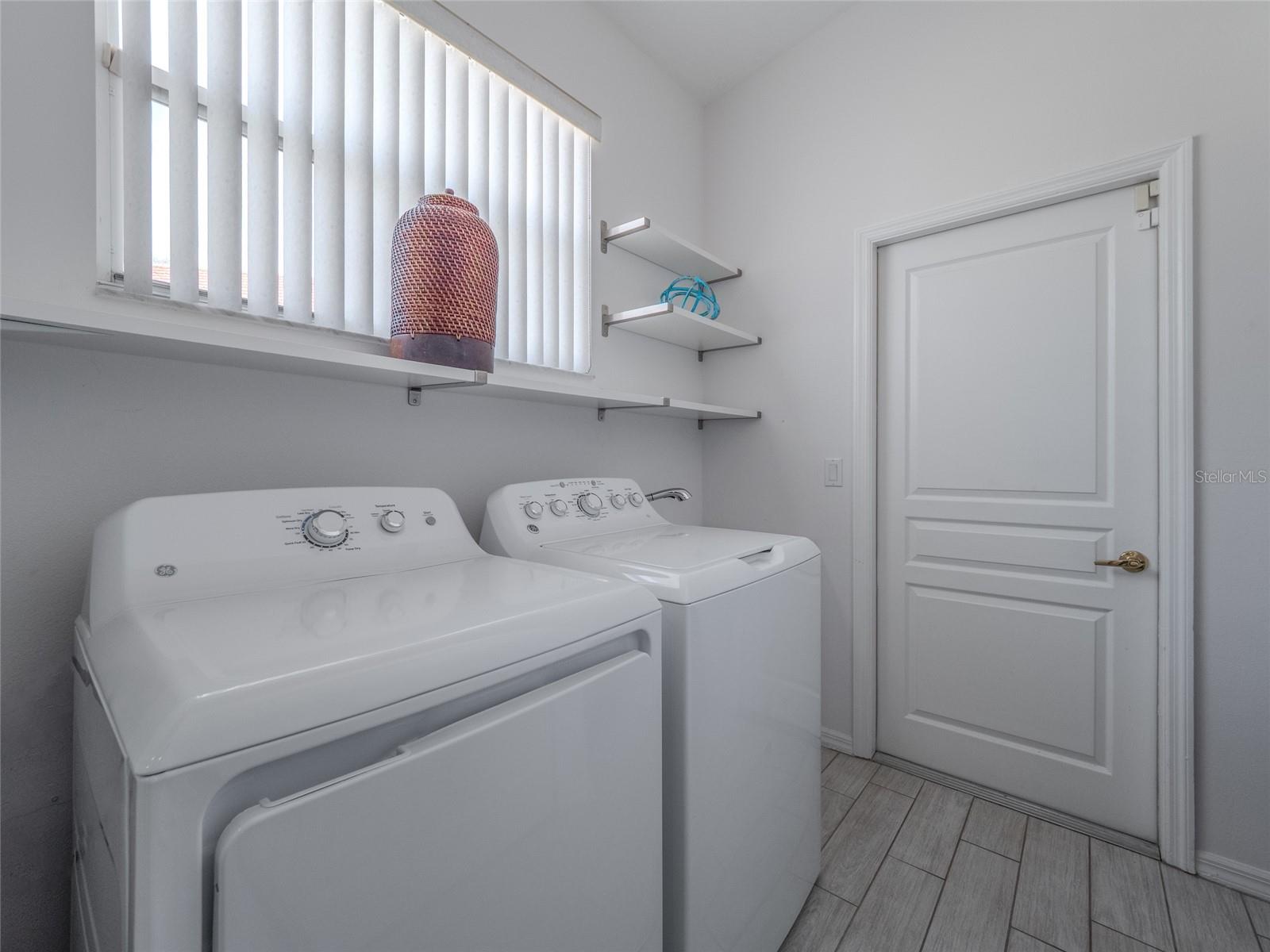 Image 25 of 70 For 6721 Oak Manor Drive