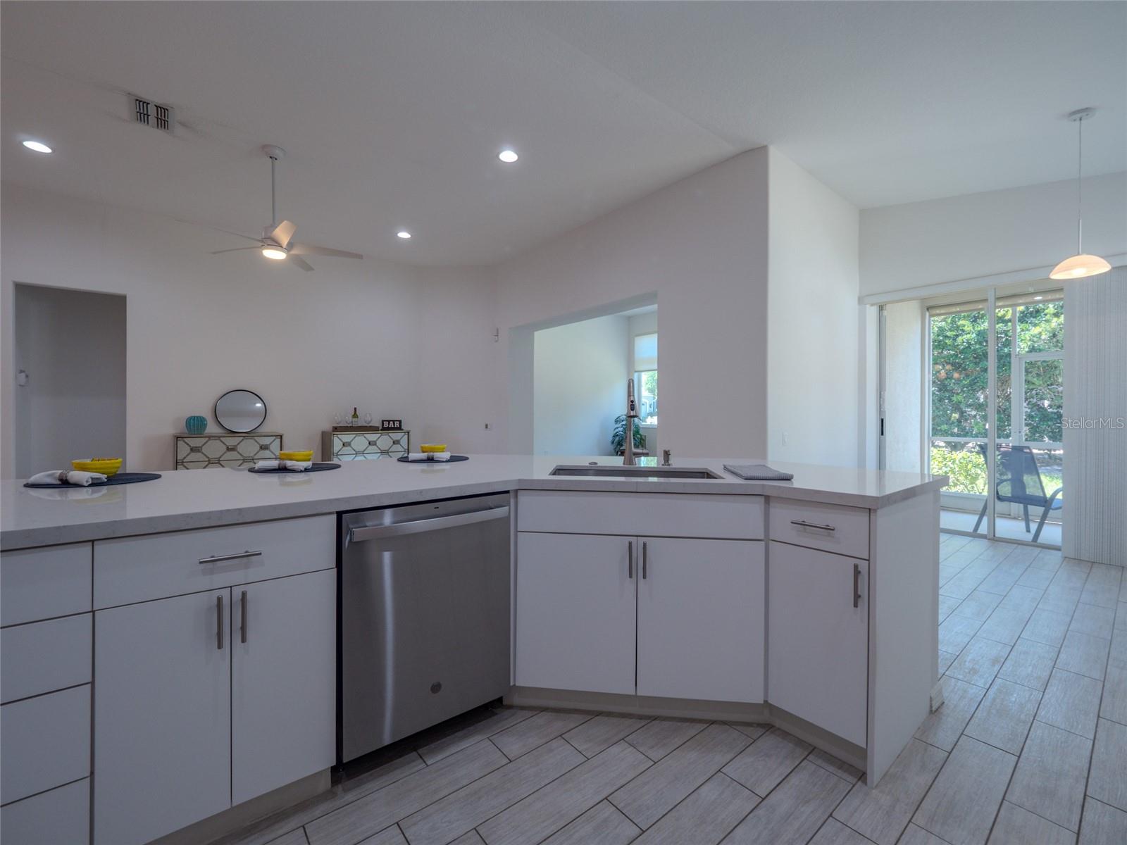 Image 26 of 70 For 6721 Oak Manor Drive