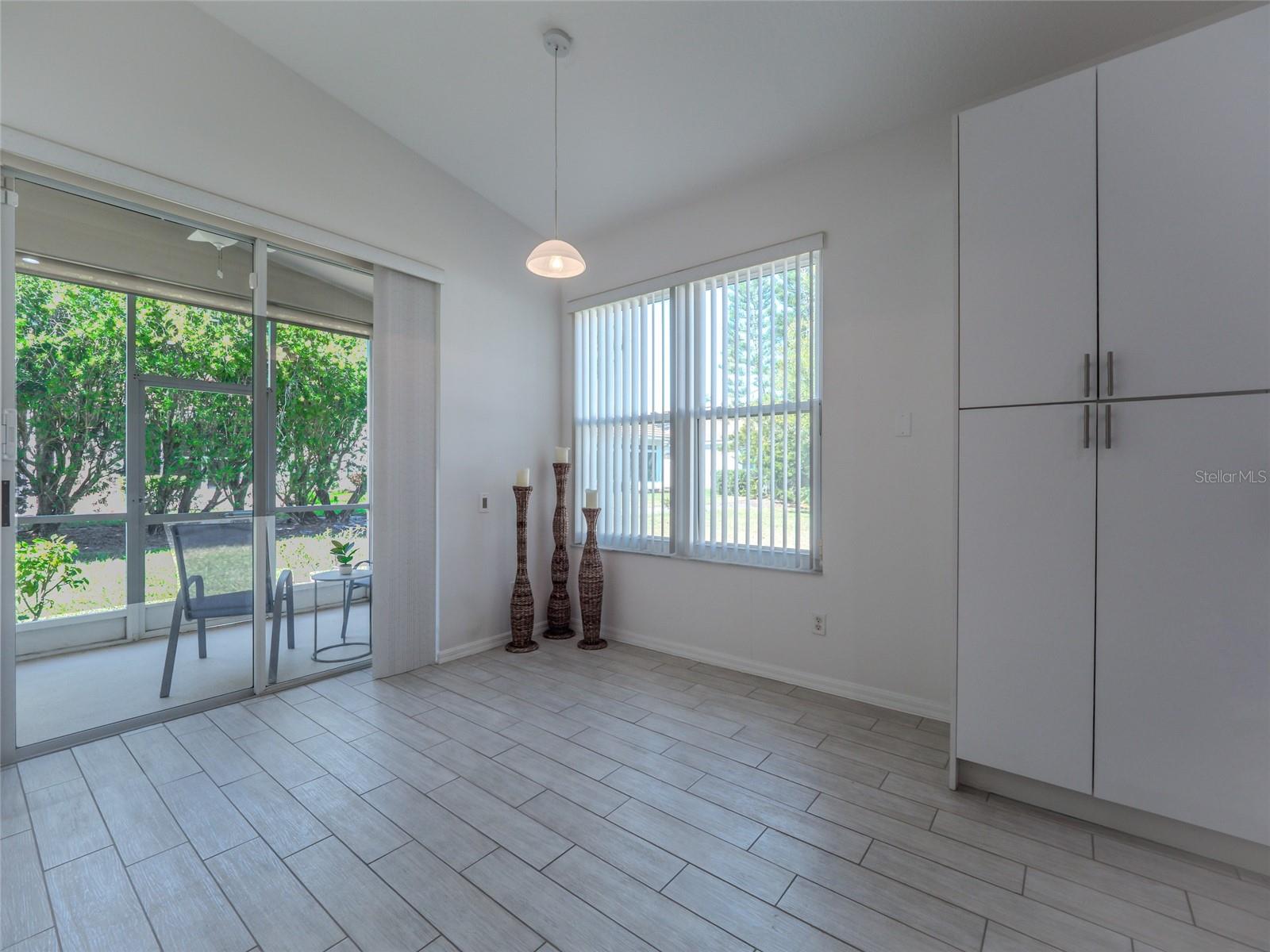 Image 27 of 70 For 6721 Oak Manor Drive