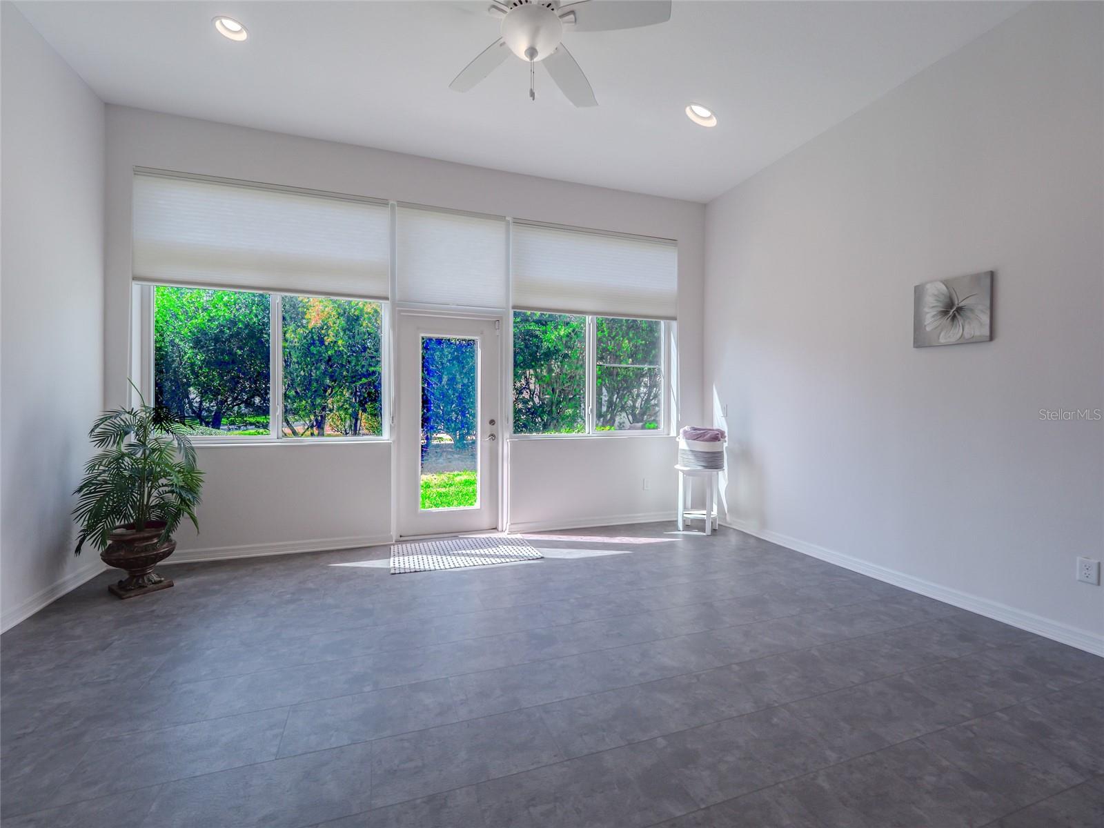 Image 32 of 70 For 6721 Oak Manor Drive