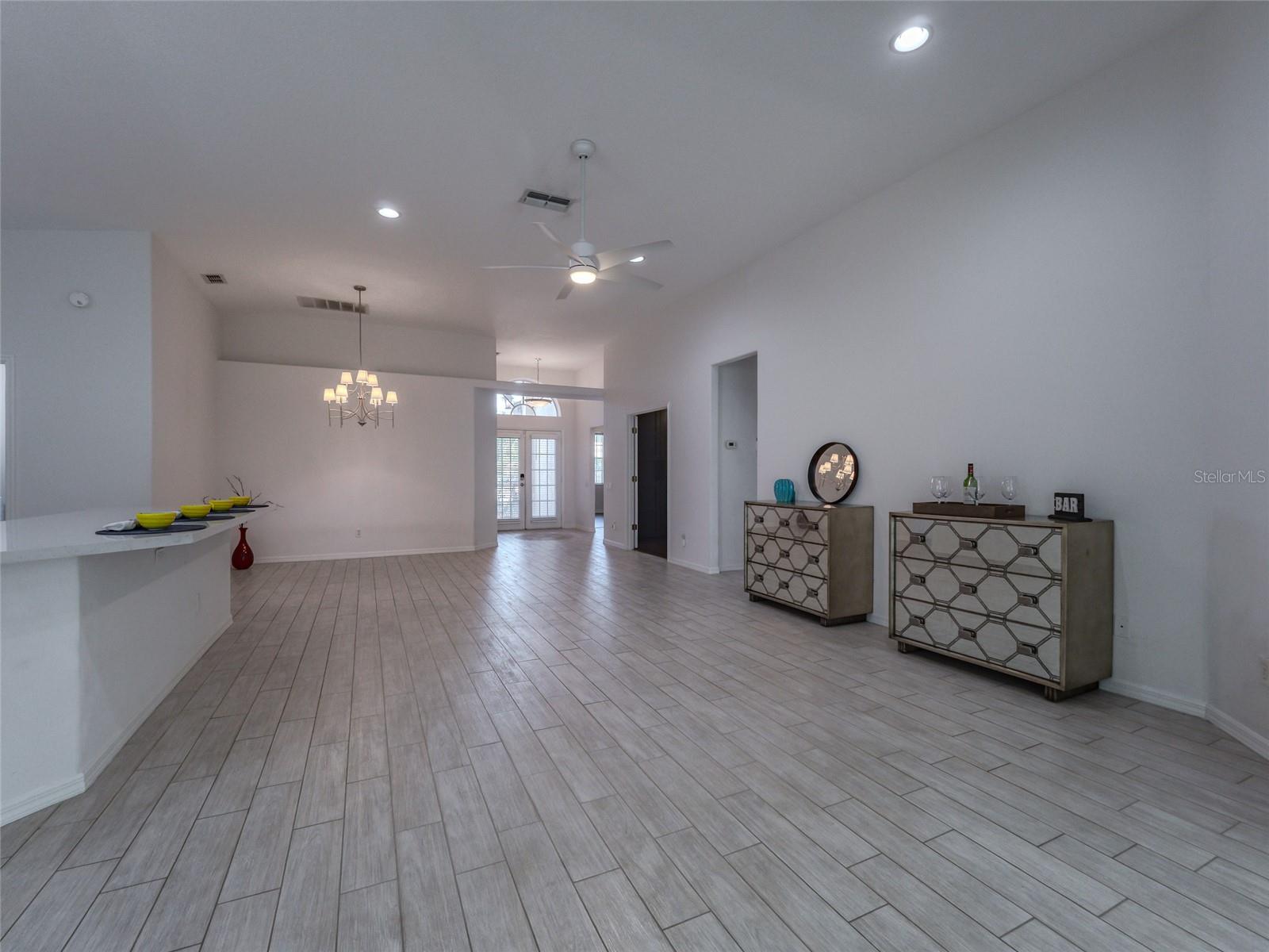 Image 34 of 70 For 6721 Oak Manor Drive