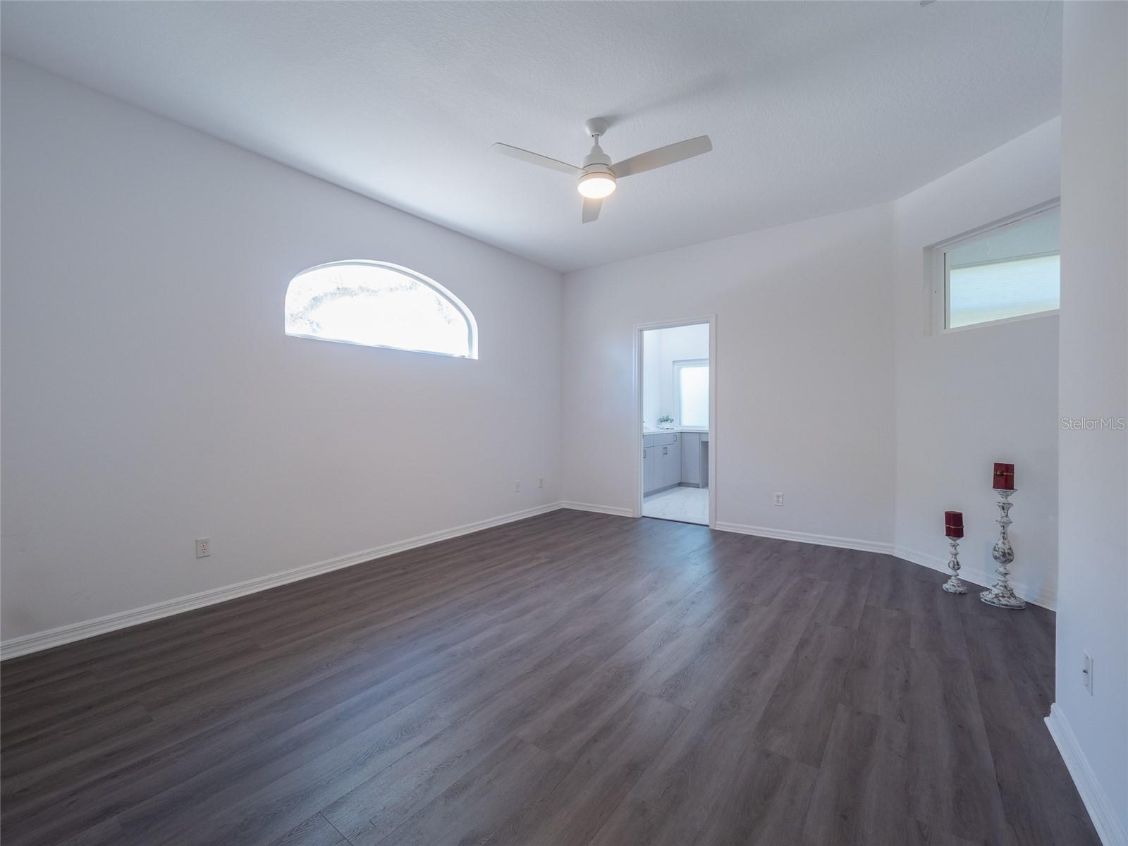 Image 36 of 70 For 6721 Oak Manor Drive