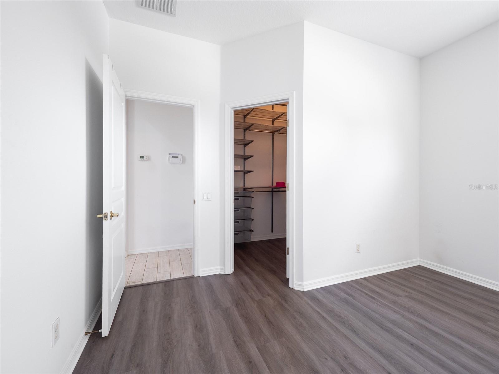 Image 39 of 70 For 6721 Oak Manor Drive