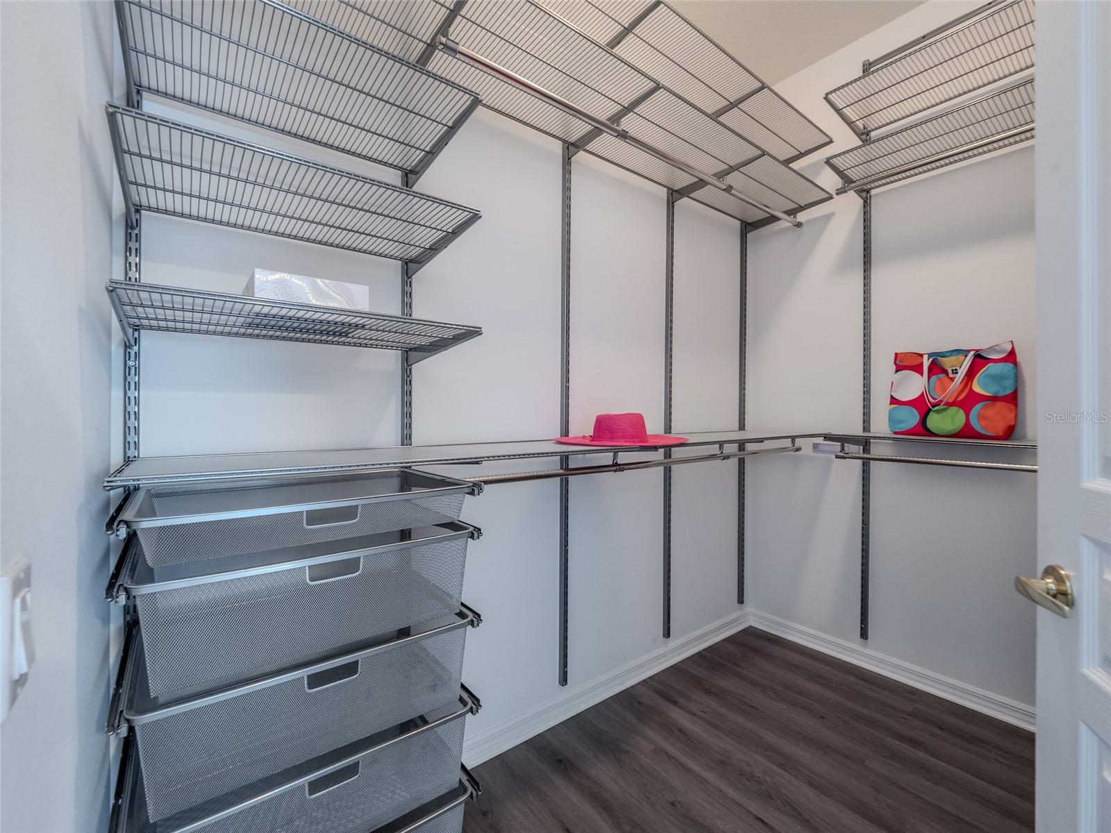 Image 40 of 70 For 6721 Oak Manor Drive