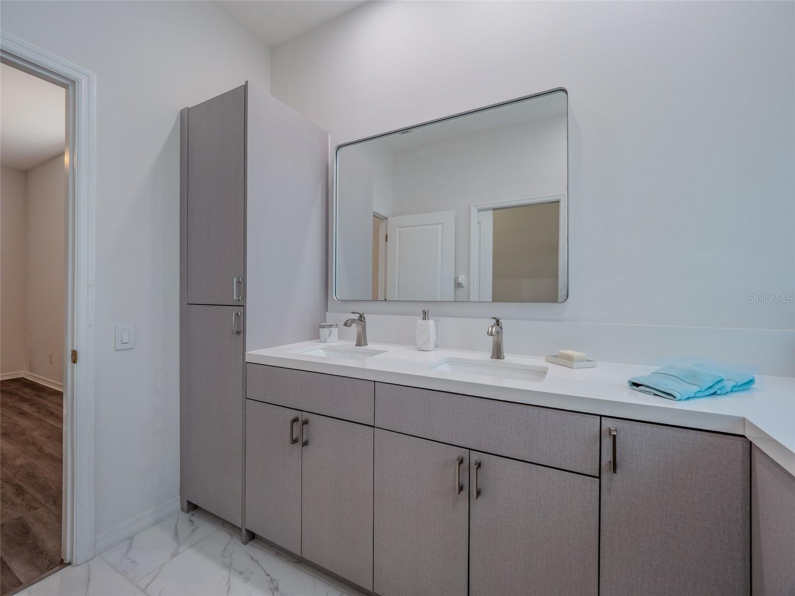 Image 45 of 70 For 6721 Oak Manor Drive