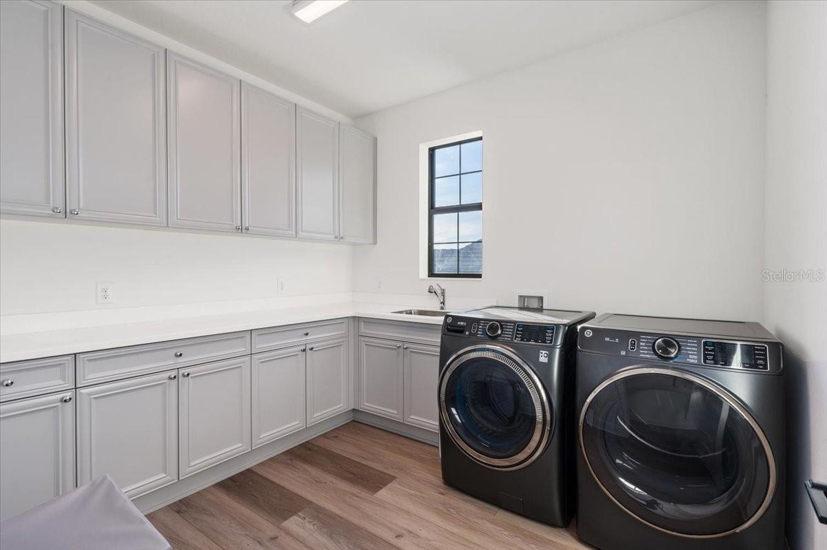 Image 51 of 71 For 6349 Isla Del Ray Avenue