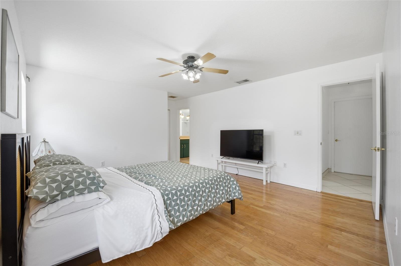 Image 18 of 34 For 10205 28th Ave E