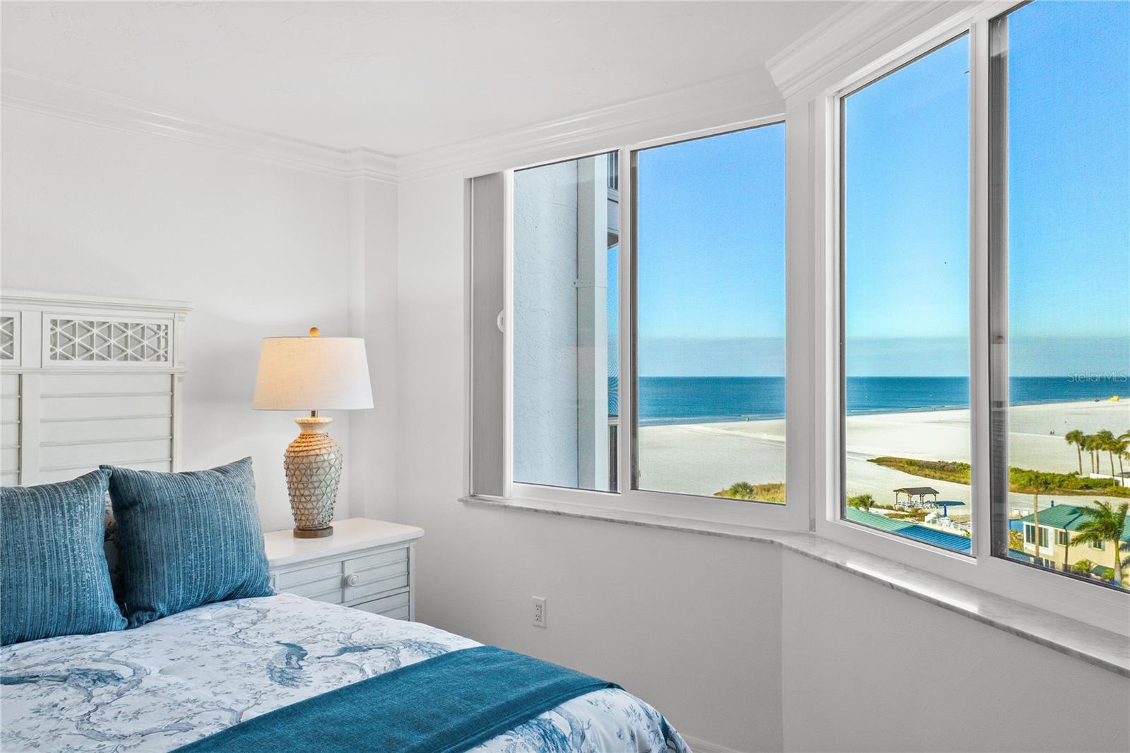 Image 17 of 39 For 5880 Midnight Pass Road 804