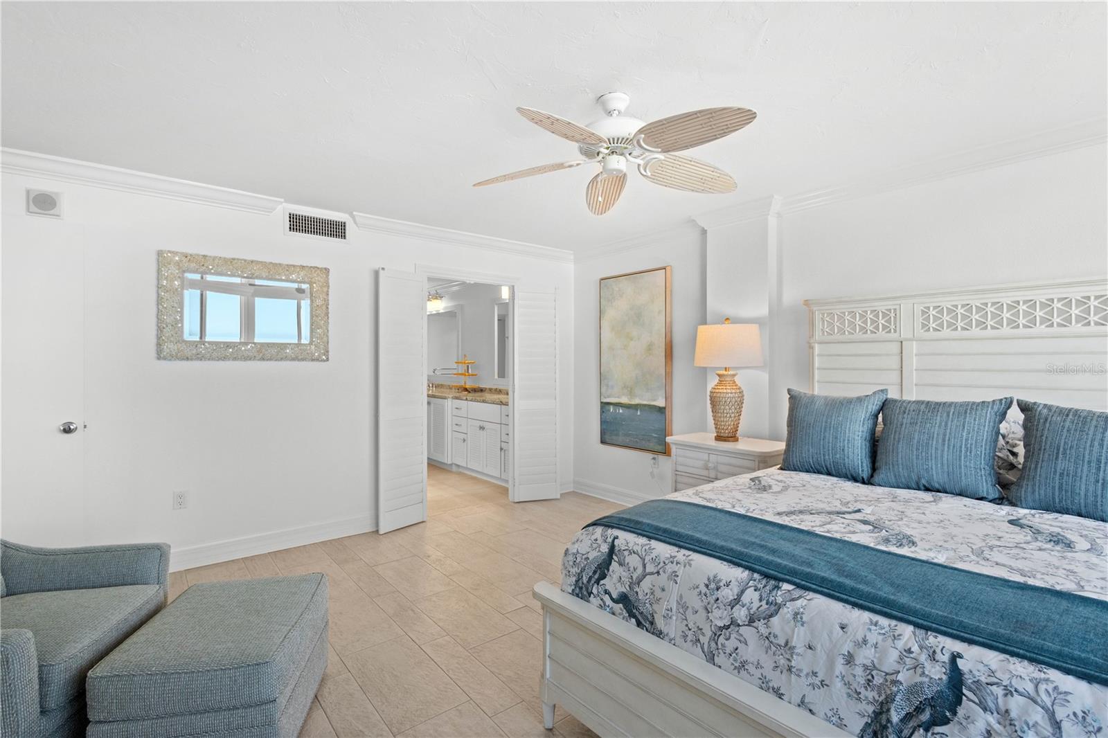 Image 18 of 39 For 5880 Midnight Pass Road 804