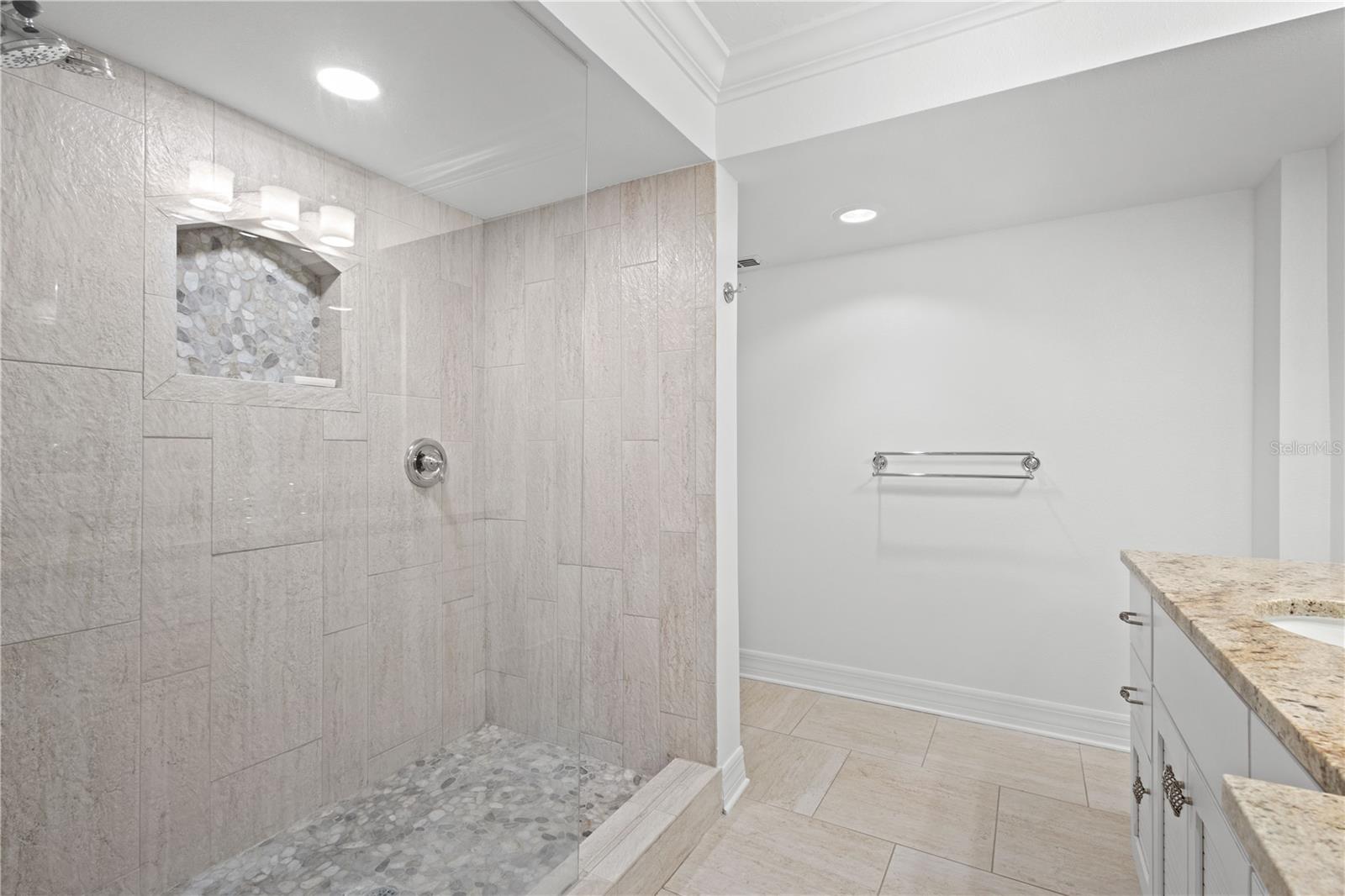 Image 20 of 39 For 5880 Midnight Pass Road 804