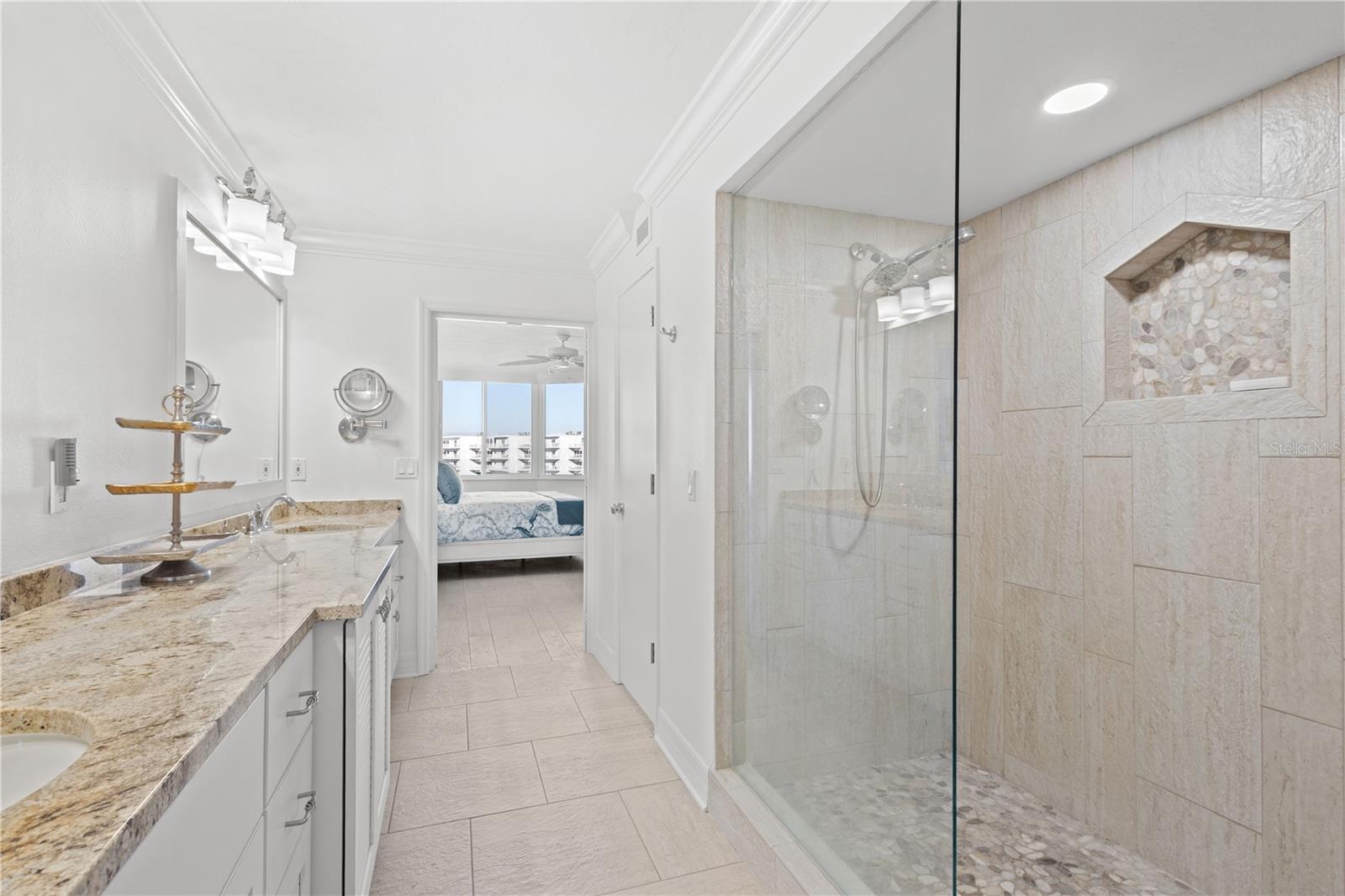 Image 21 of 39 For 5880 Midnight Pass Road 804