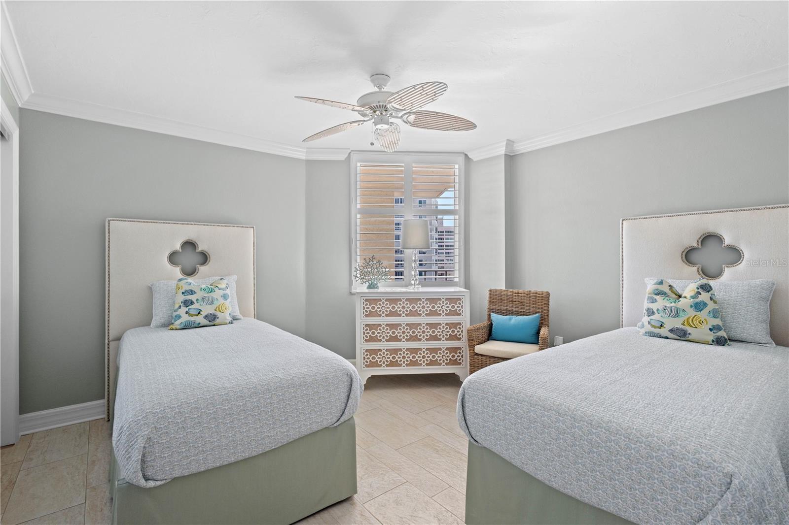 Image 23 of 39 For 5880 Midnight Pass Road 804