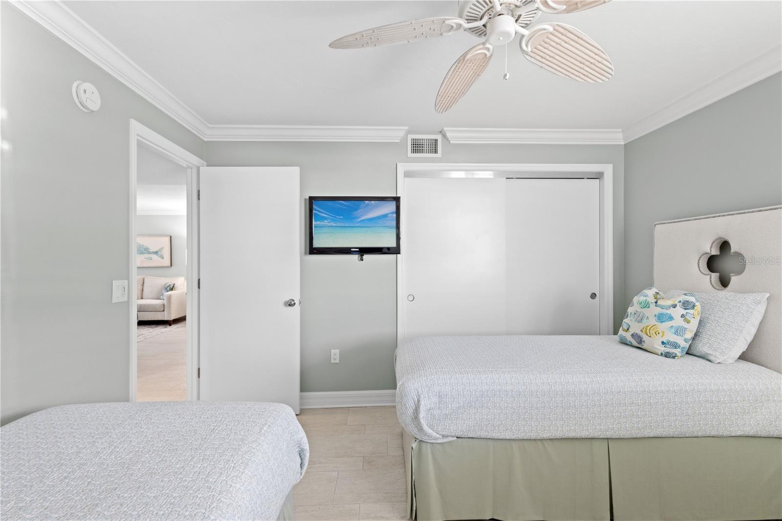 Image 24 of 39 For 5880 Midnight Pass Road 804