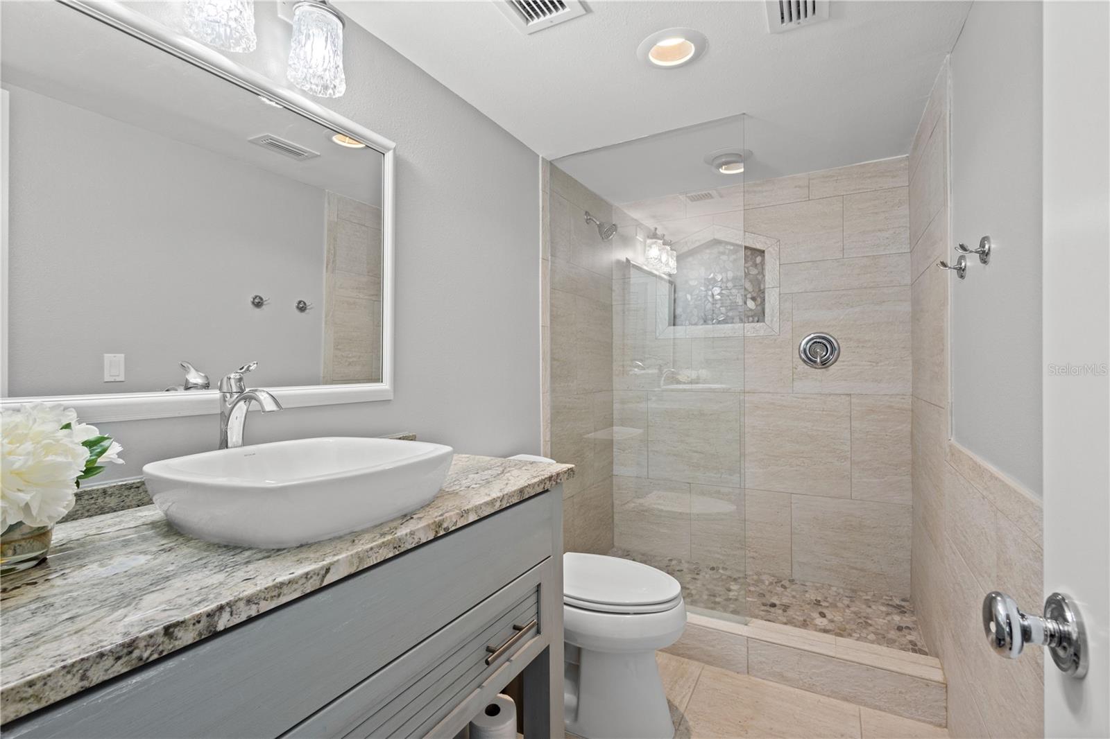 Image 25 of 39 For 5880 Midnight Pass Road 804