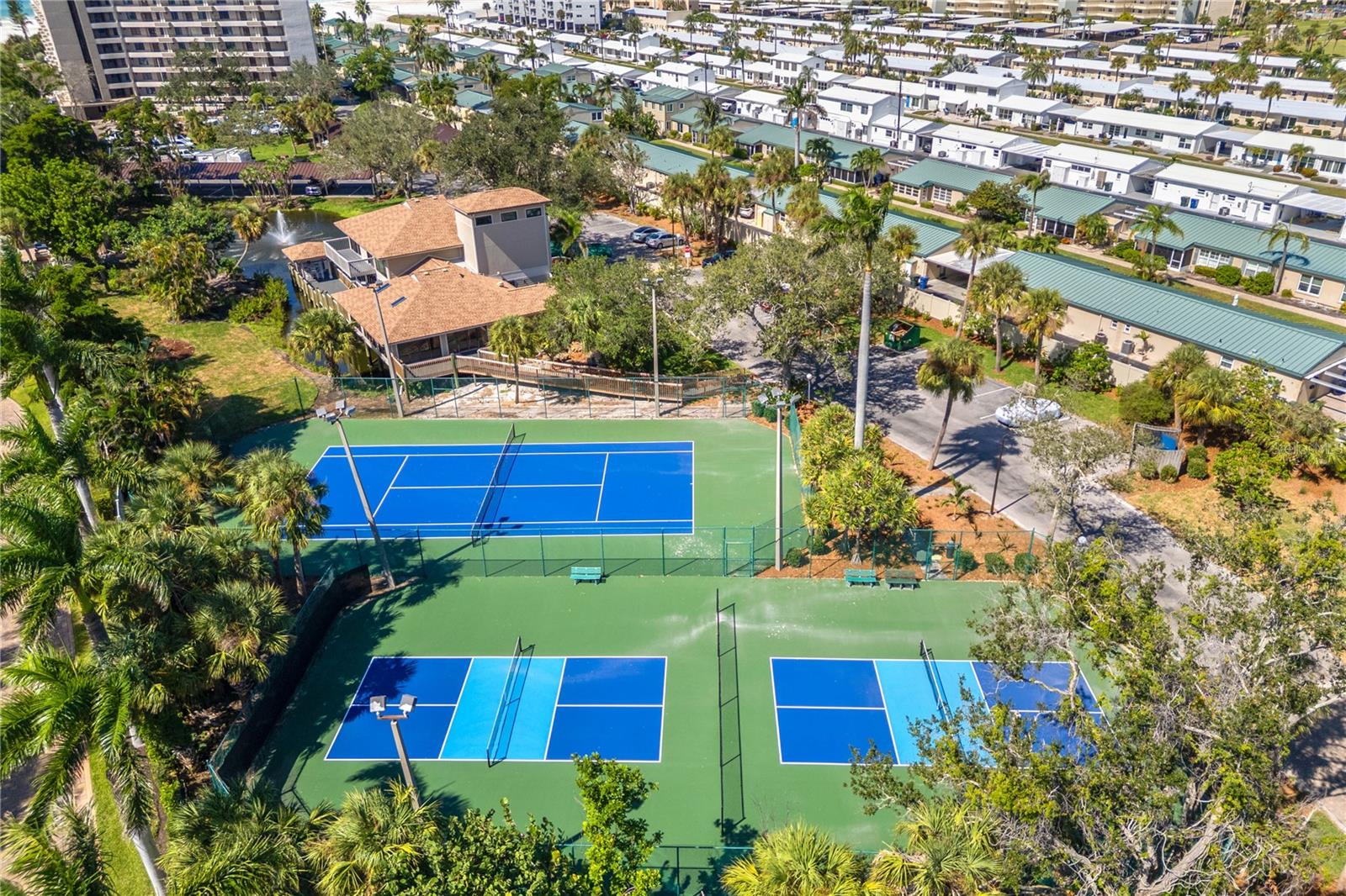 Image 28 of 39 For 5880 Midnight Pass Road 804