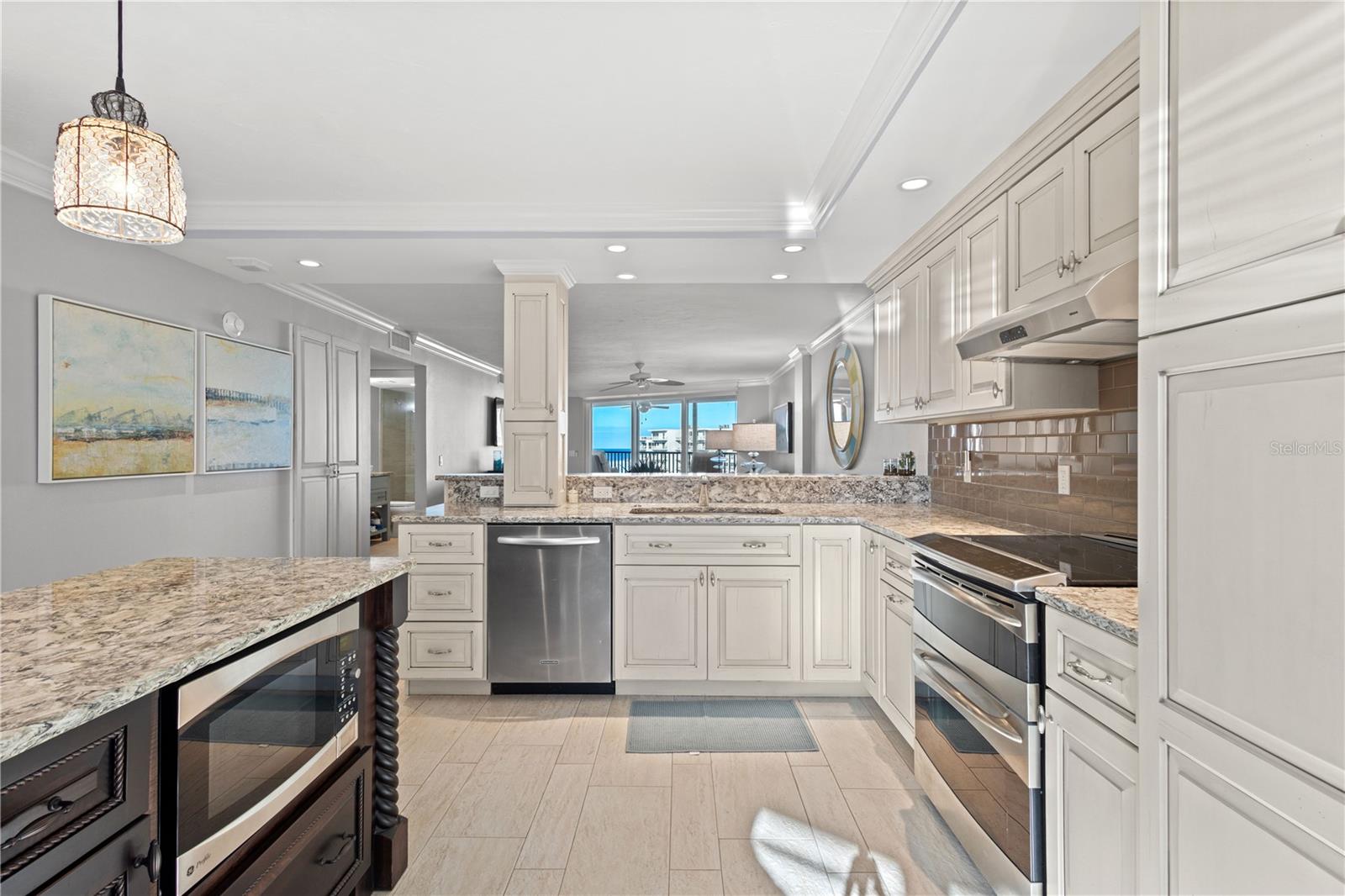 Image 6 of 39 For 5880 Midnight Pass Road 804