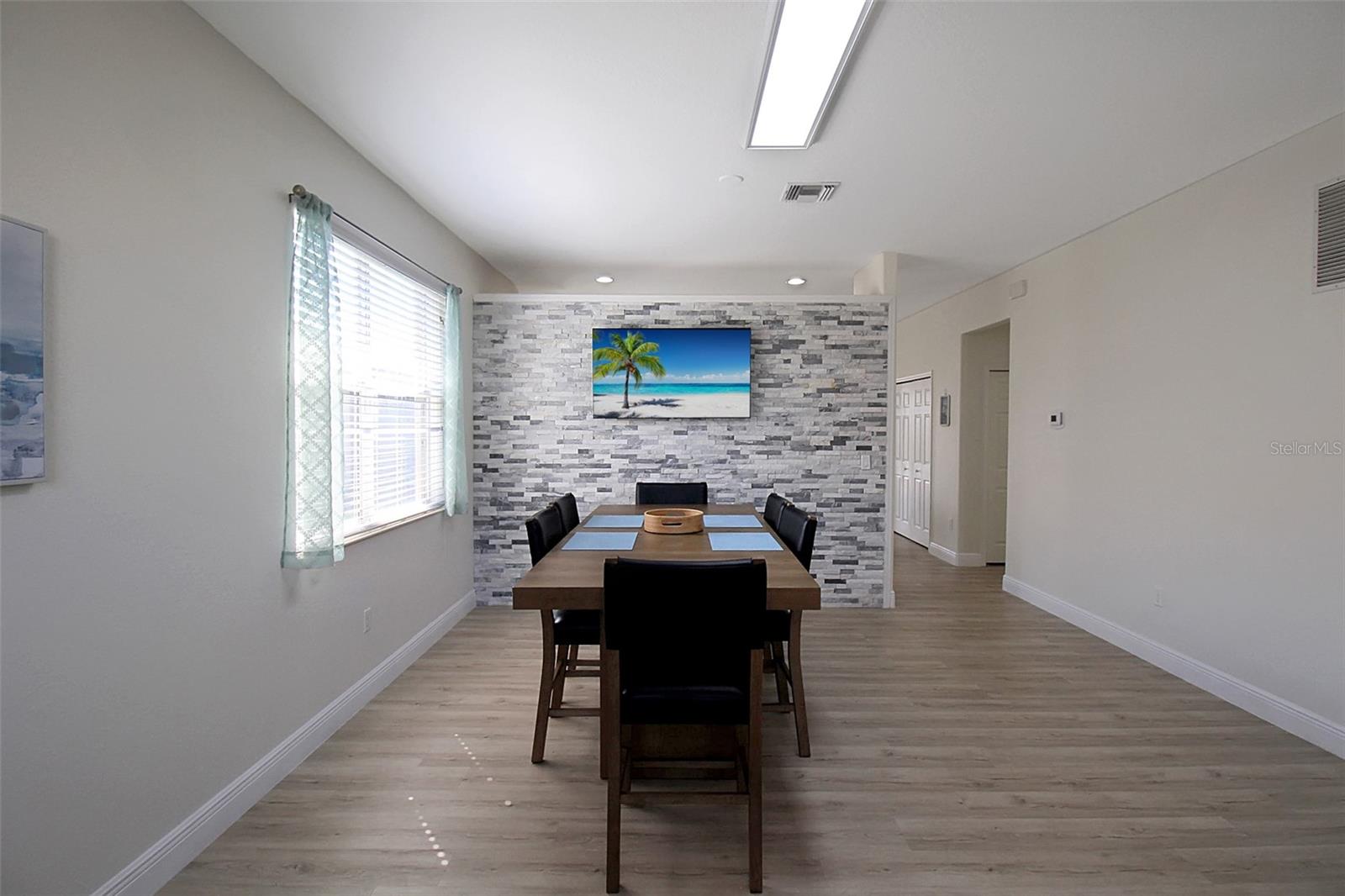 Image 6 of 55 For 8820 Heritage Sound Drive