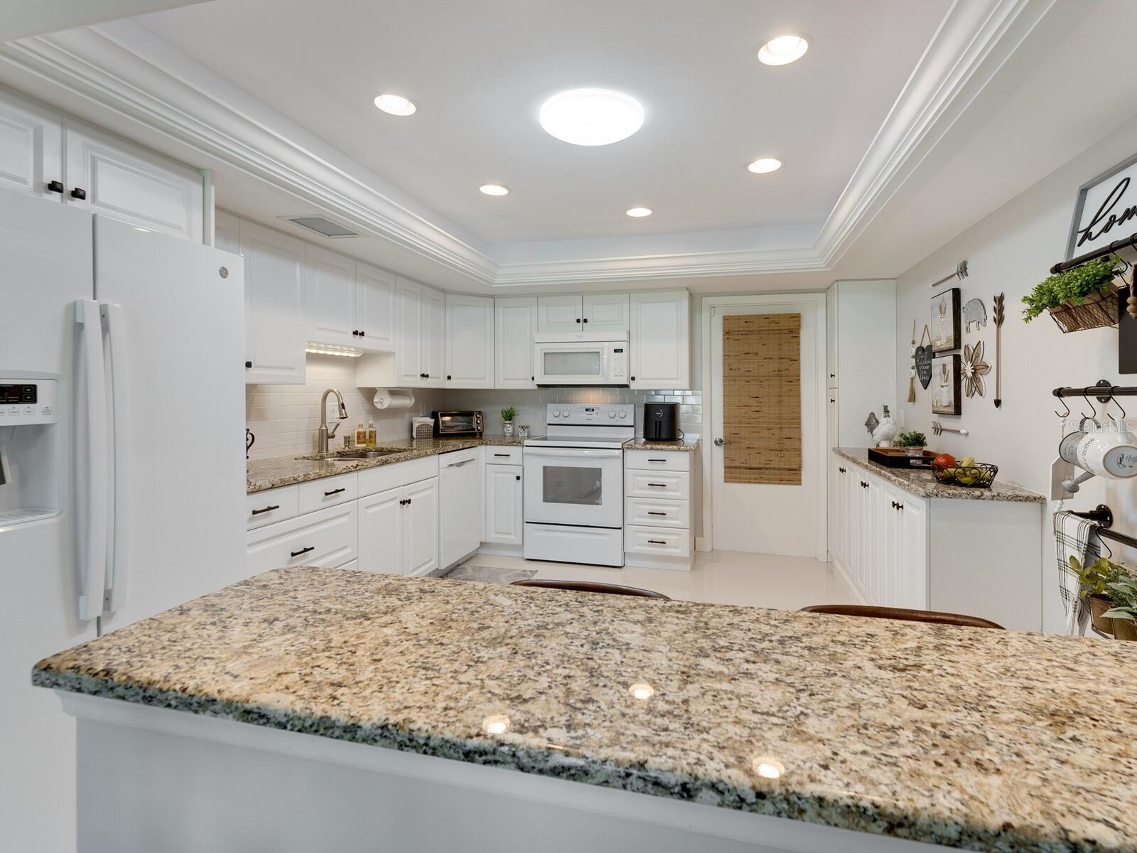 Image 11 of 51 For 6994 Country Club Drive N