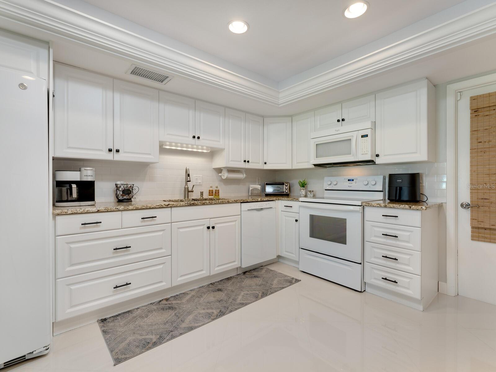 Image 12 of 51 For 6994 Country Club Drive N