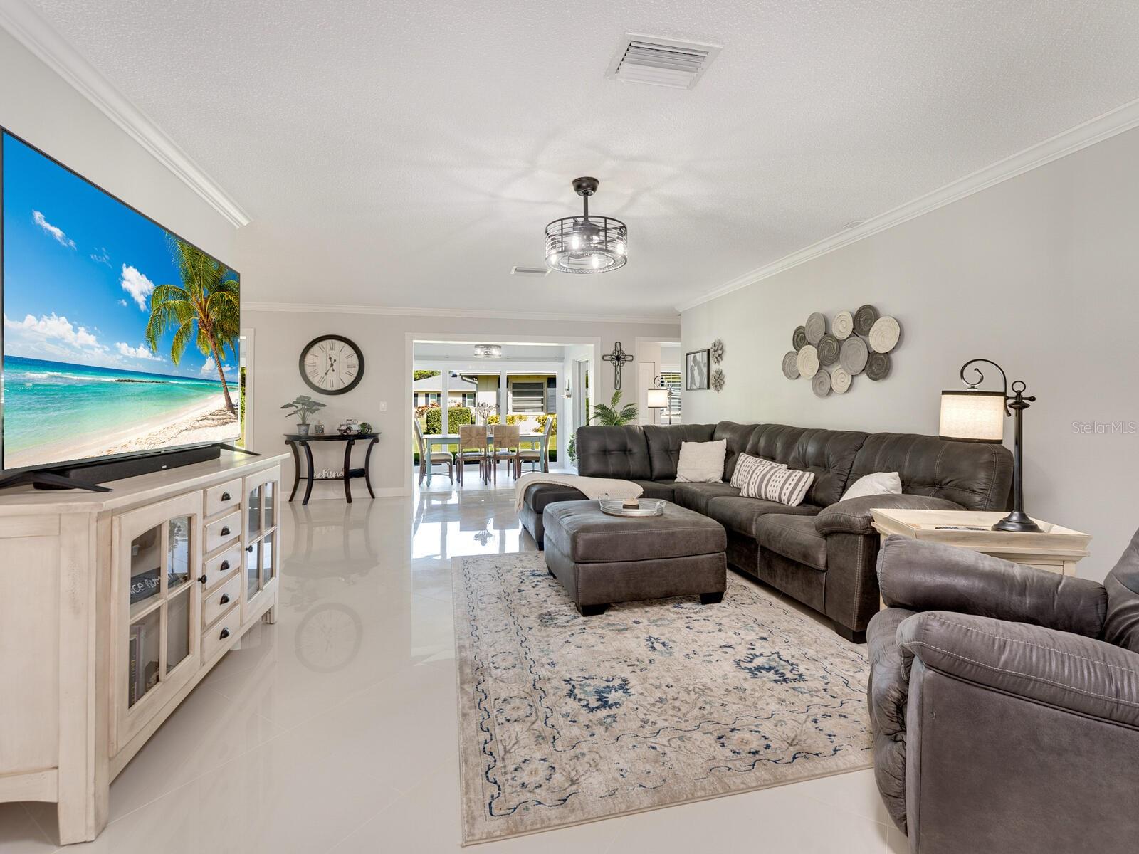 Image 6 of 51 For 6994 Country Club Drive N