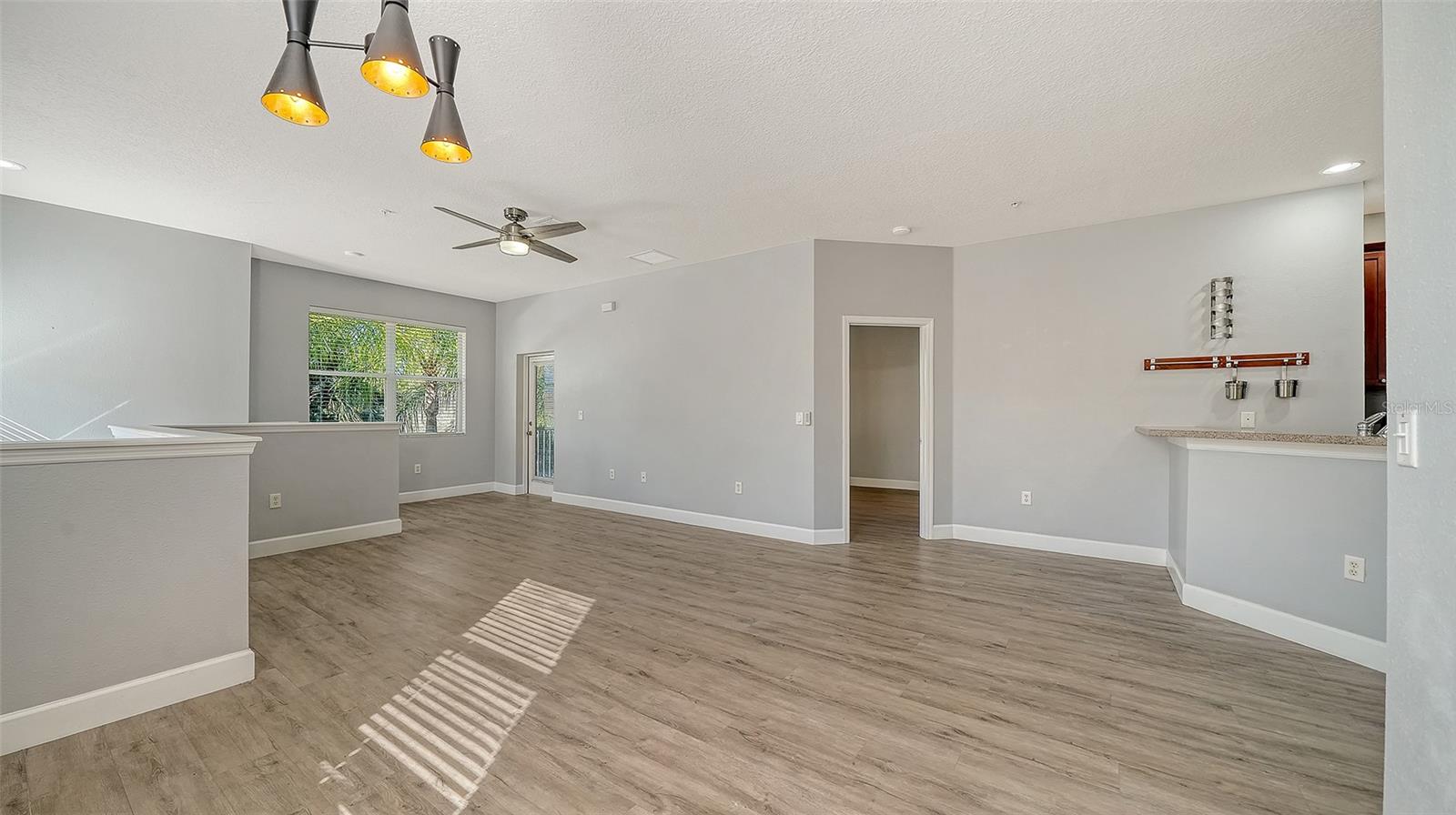 Image 10 of 35 For 7983 Limestone Lane 14-201