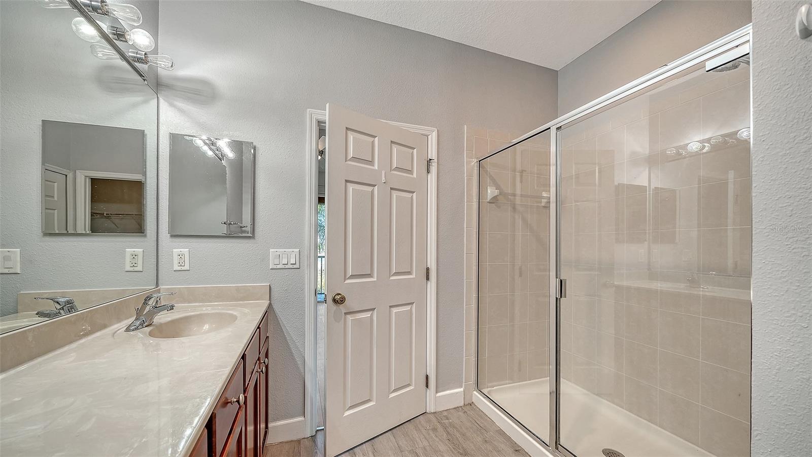 Image 18 of 35 For 7983 Limestone Lane 14-201