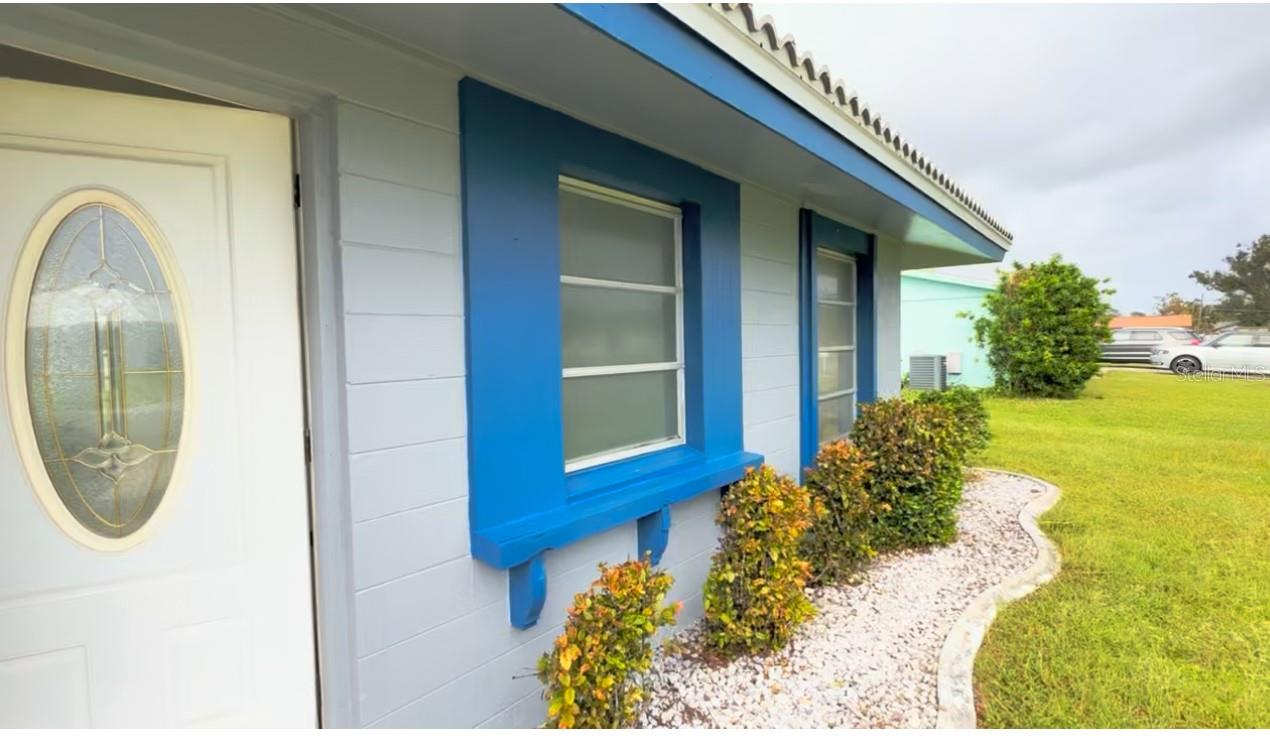 Image 4 of 14 For 448 Blossom Avenue Nw