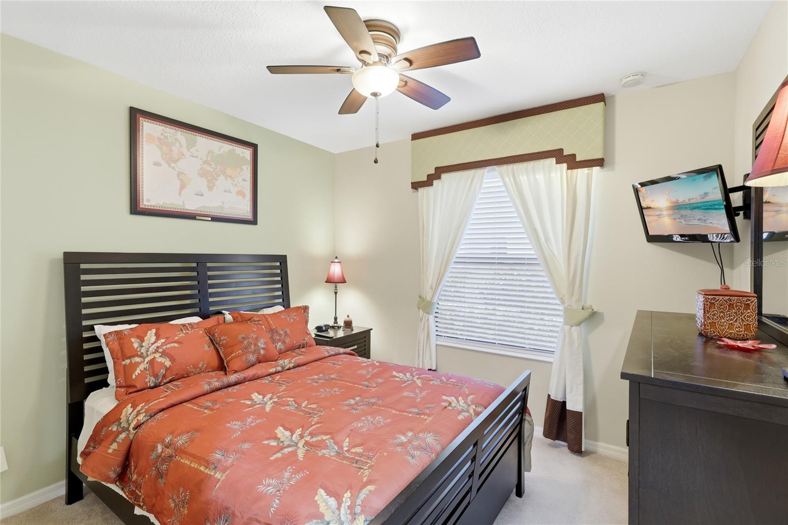 Image 16 of 37 For 4044 Overture Circle 480