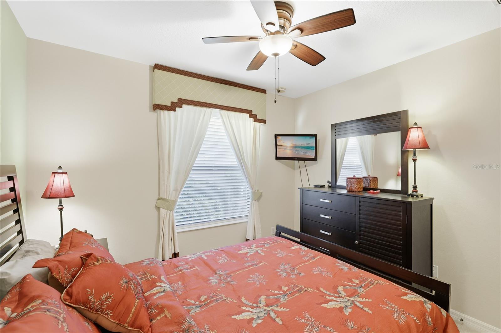 Image 17 of 37 For 4044 Overture Circle 480