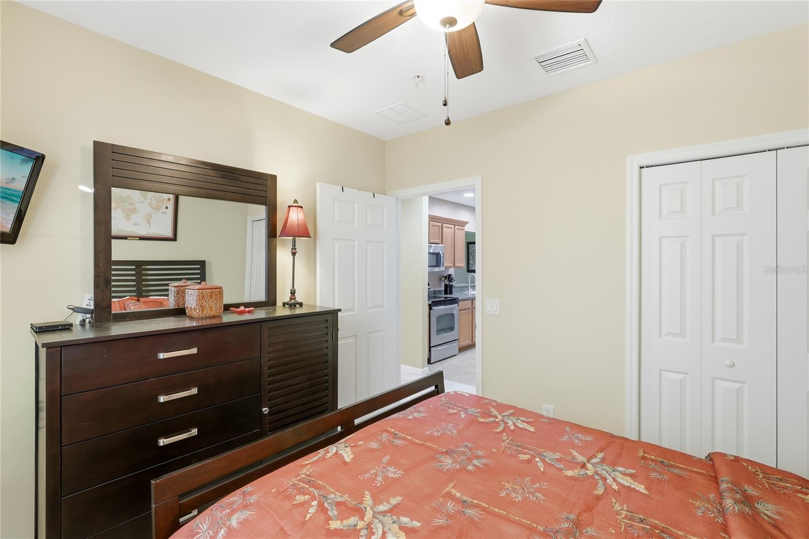 Image 18 of 37 For 4044 Overture Circle 480