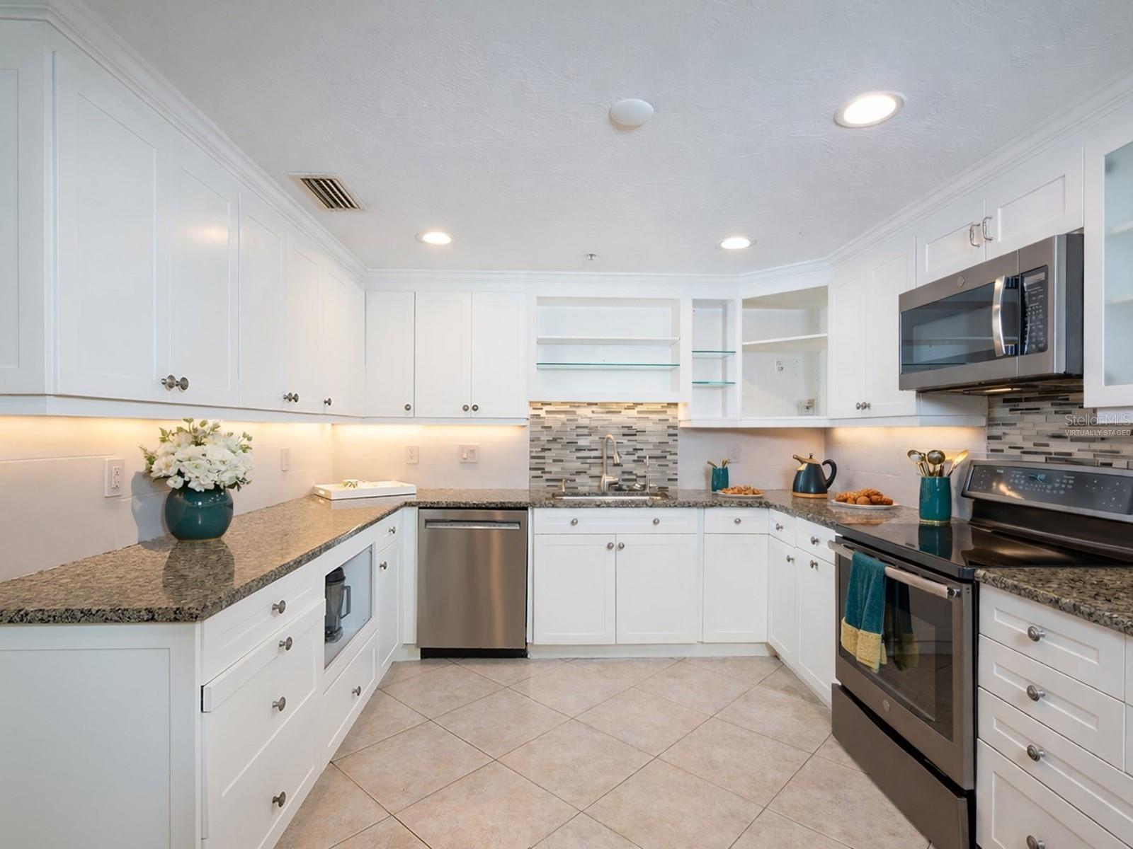 Image 15 of 92 For 1255 Gulfstream Avenue 1106