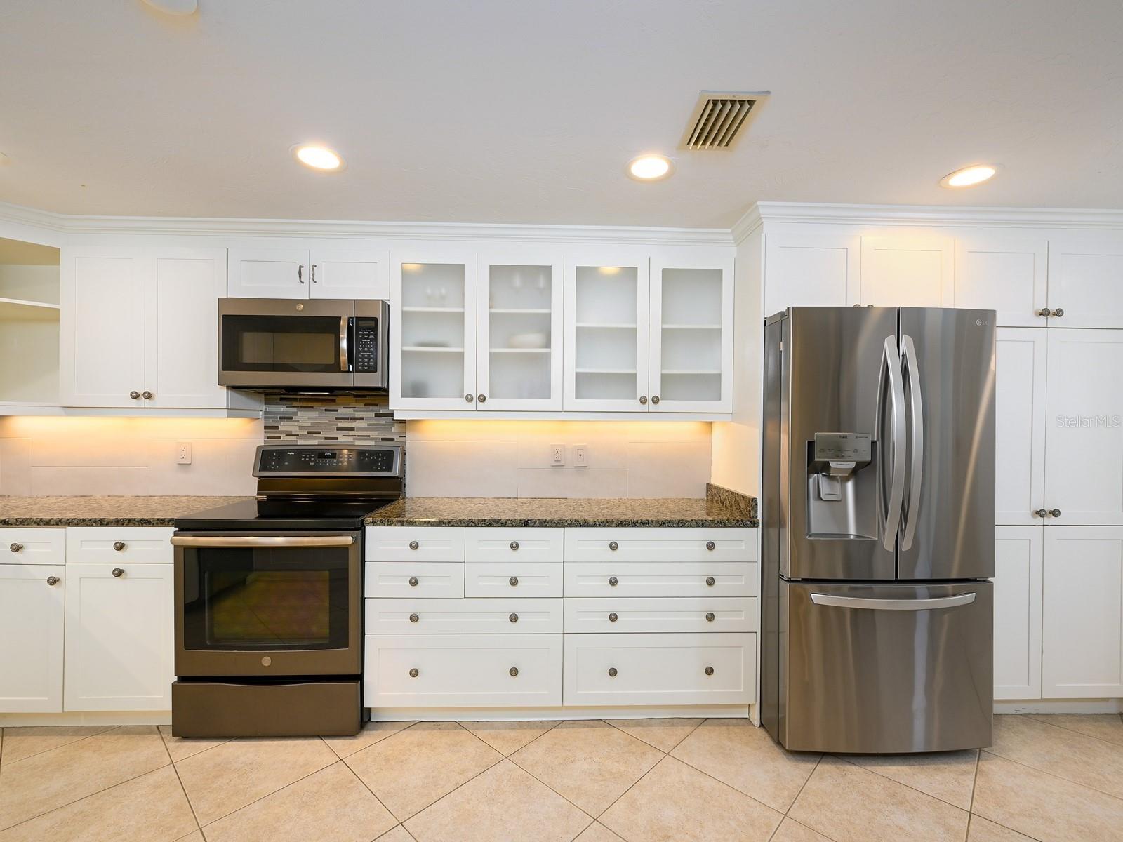 Image 17 of 92 For 1255 Gulfstream Avenue 1106