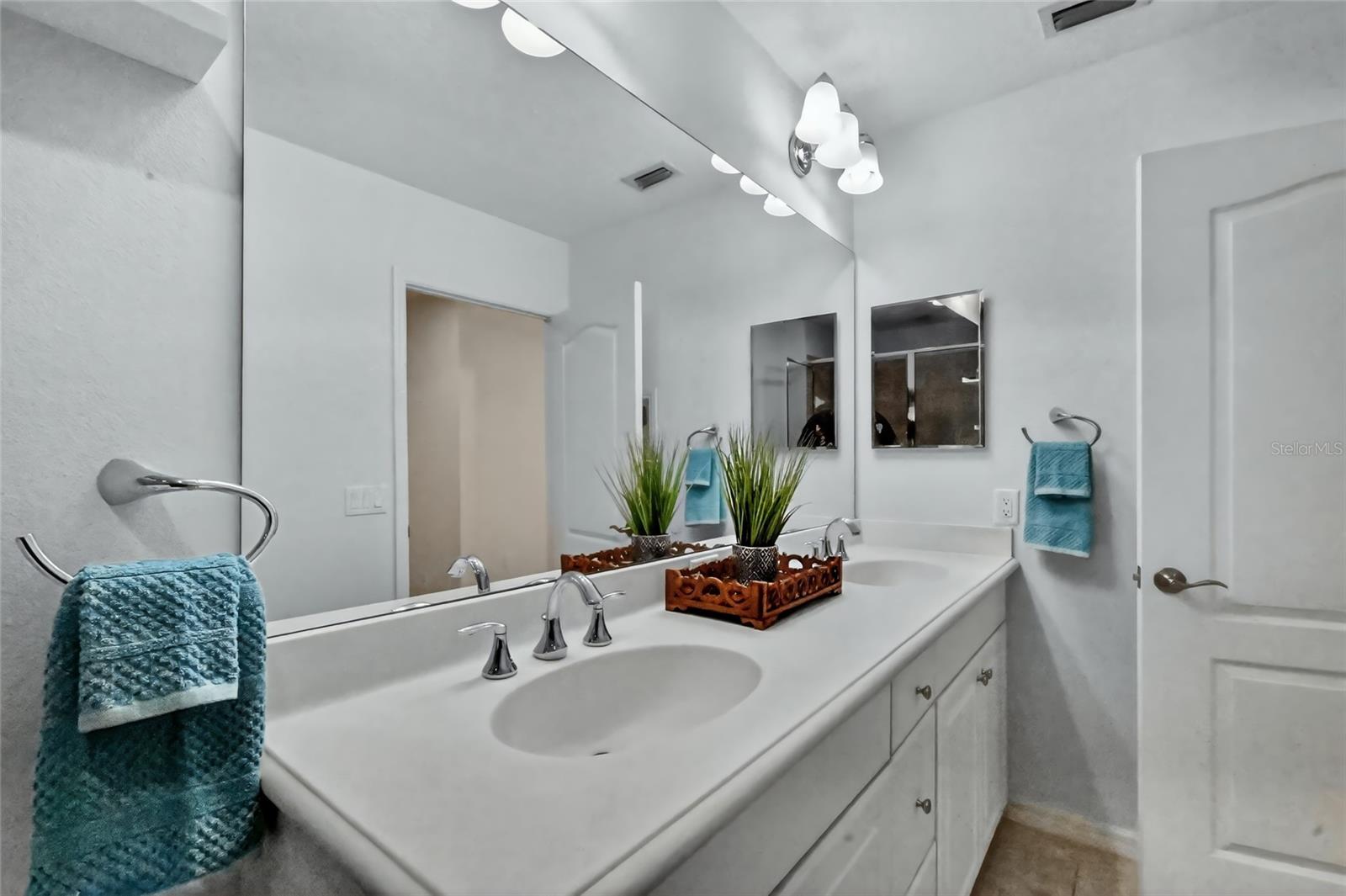 Image 15 of 33 For 8139 Miramar Way 8139