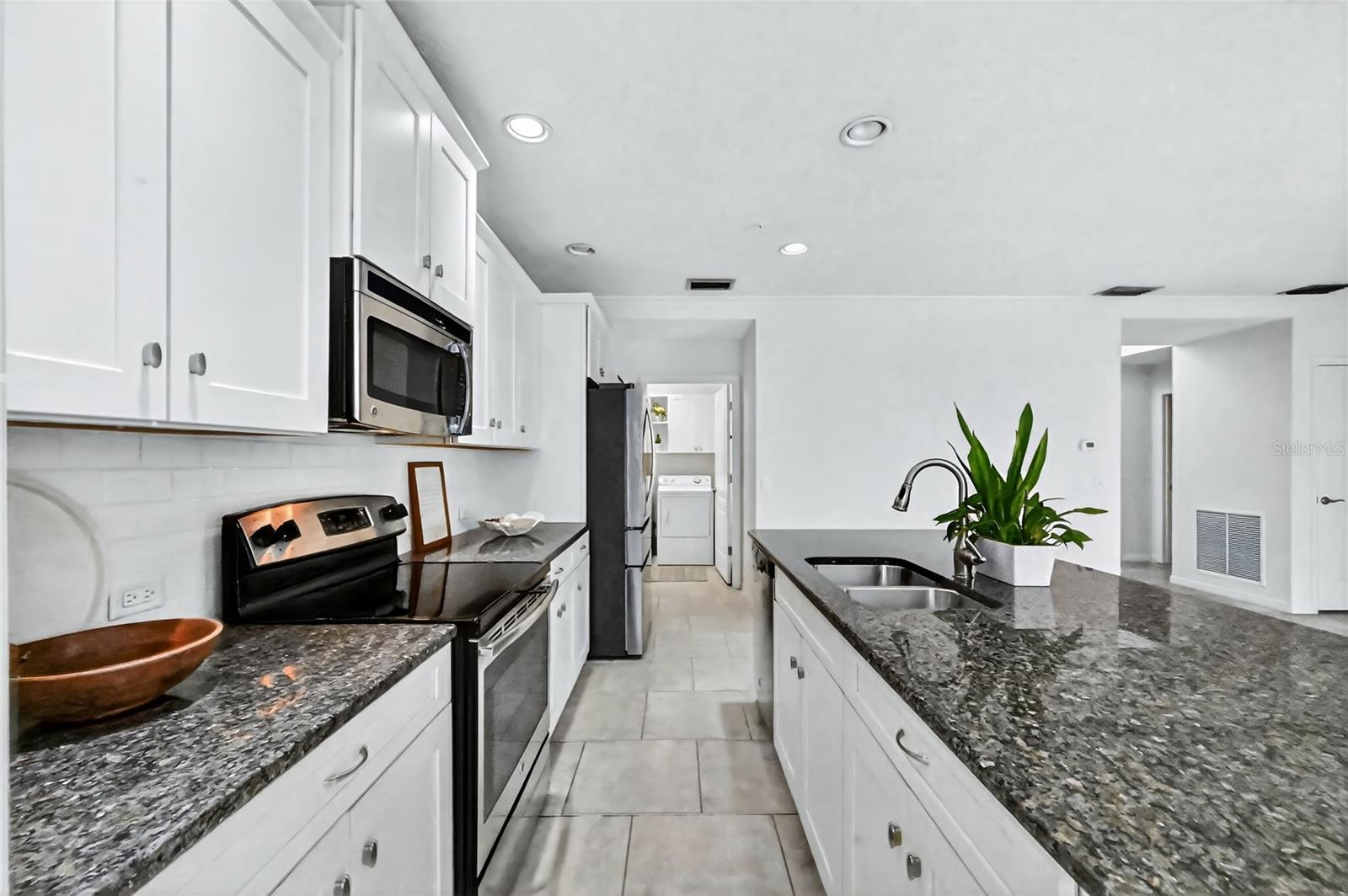 Image 9 of 33 For 8139 Miramar Way 8139