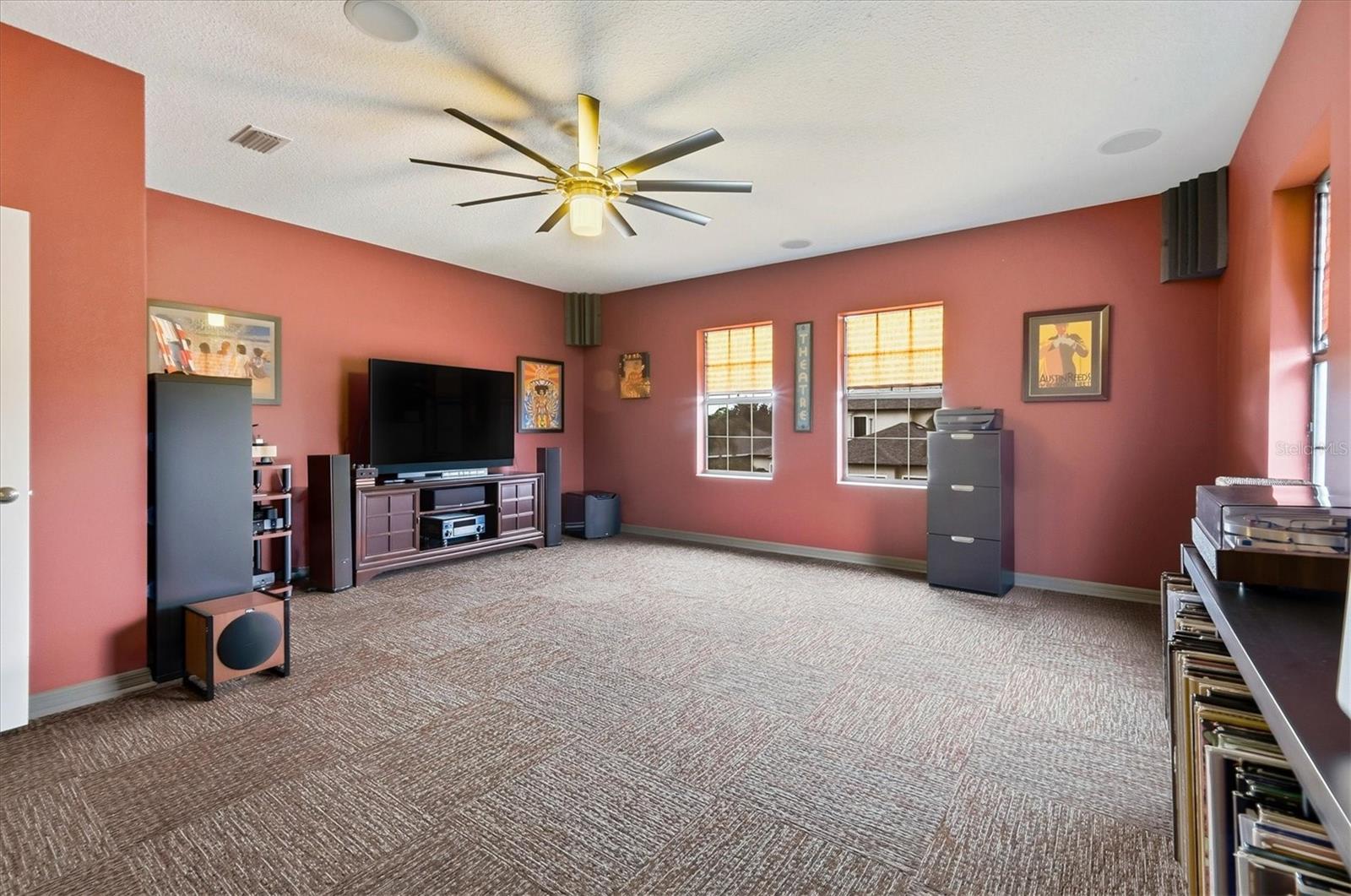 Image 29 of 63 For 707 Dogwood Run