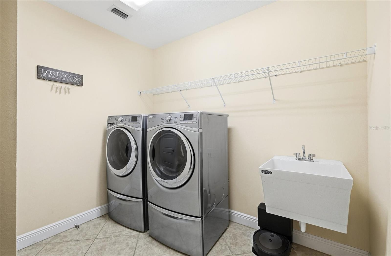 Image 32 of 63 For 707 Dogwood Run