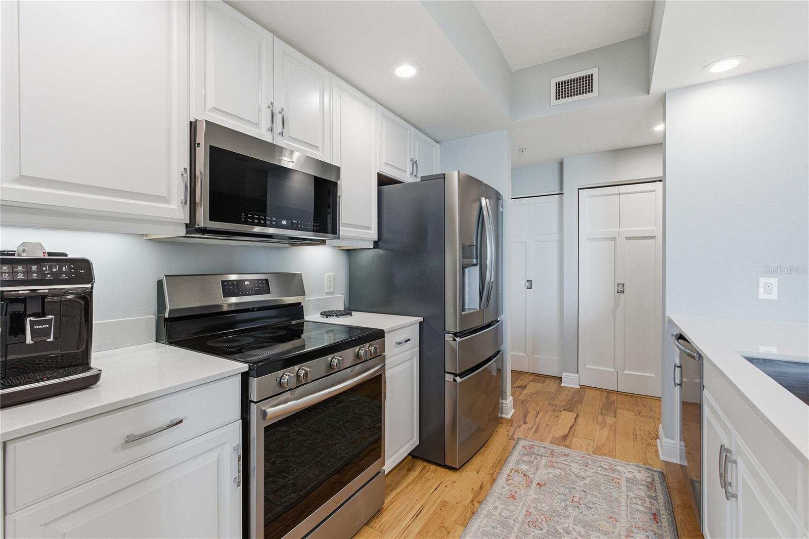 Image 17 of 60 For 800 Tamiami Trail 1203