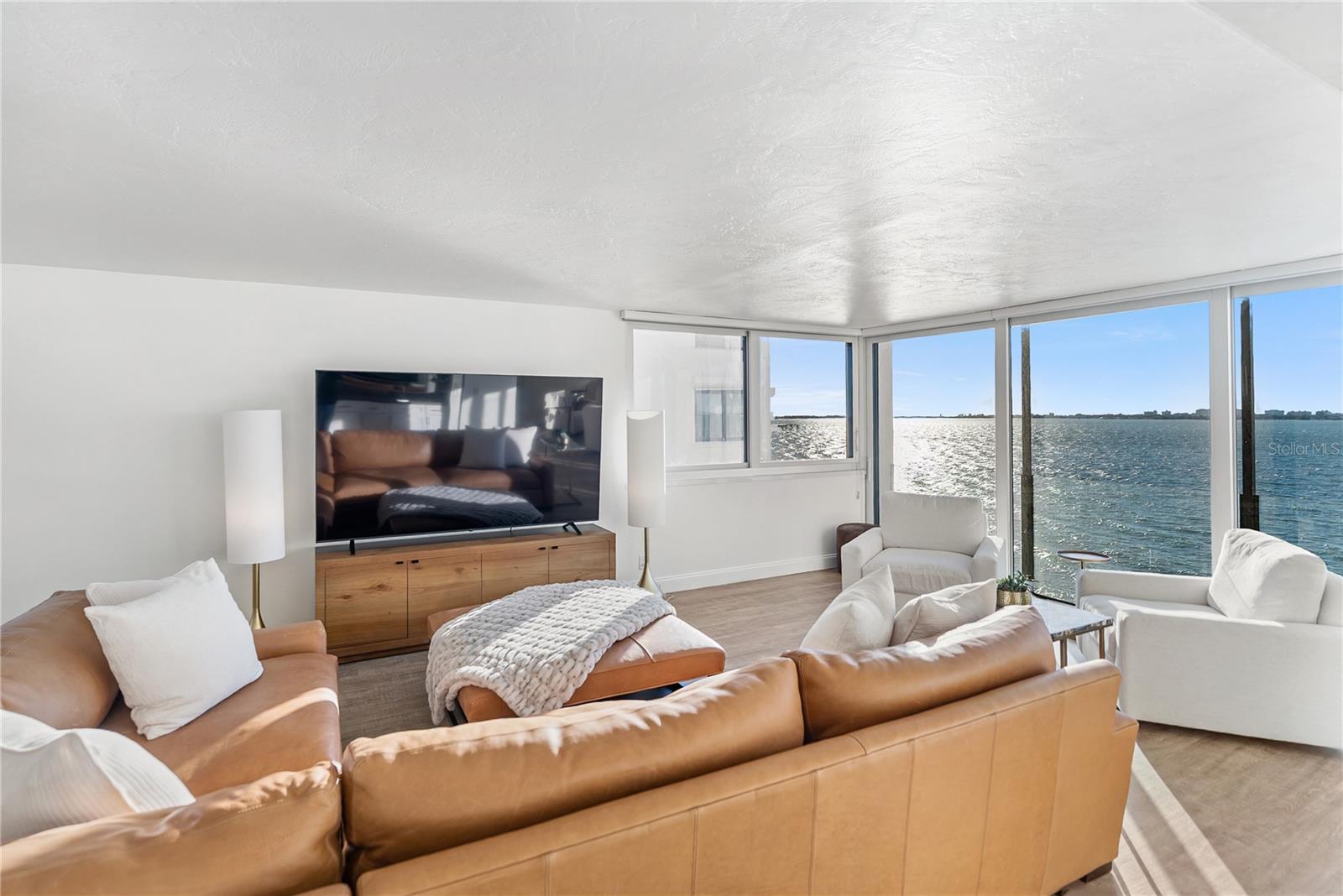 Listing photo id 16 for 101 Sunset Drive 402