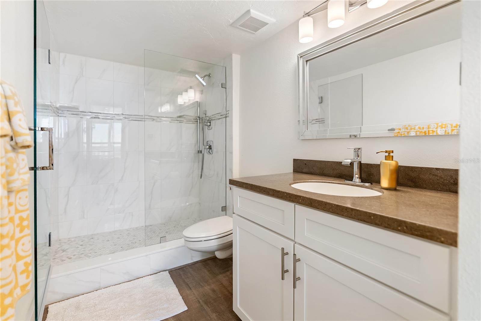 Listing photo id 26 for 101 Sunset Drive 402