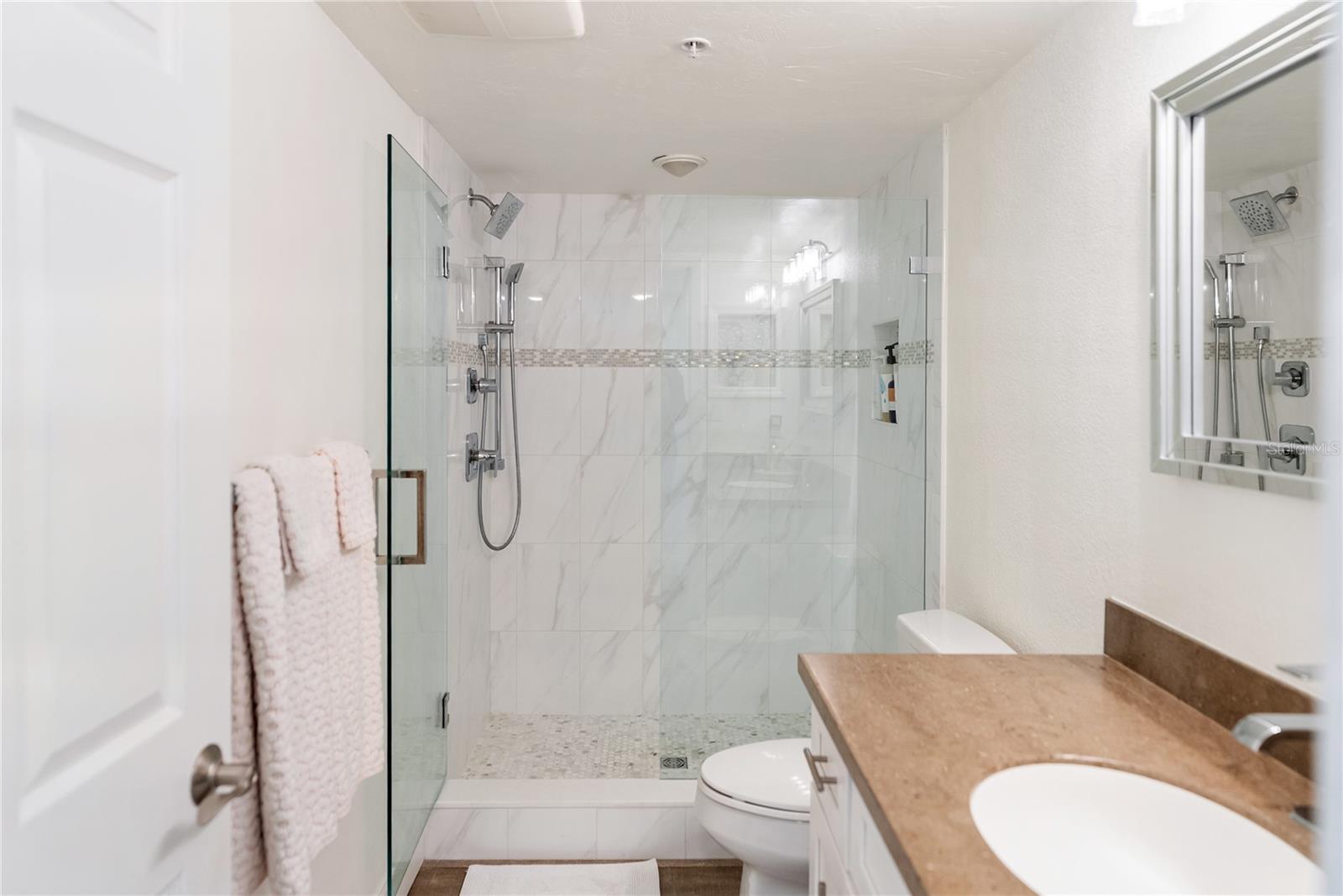 Listing photo id 27 for 101 Sunset Drive 402