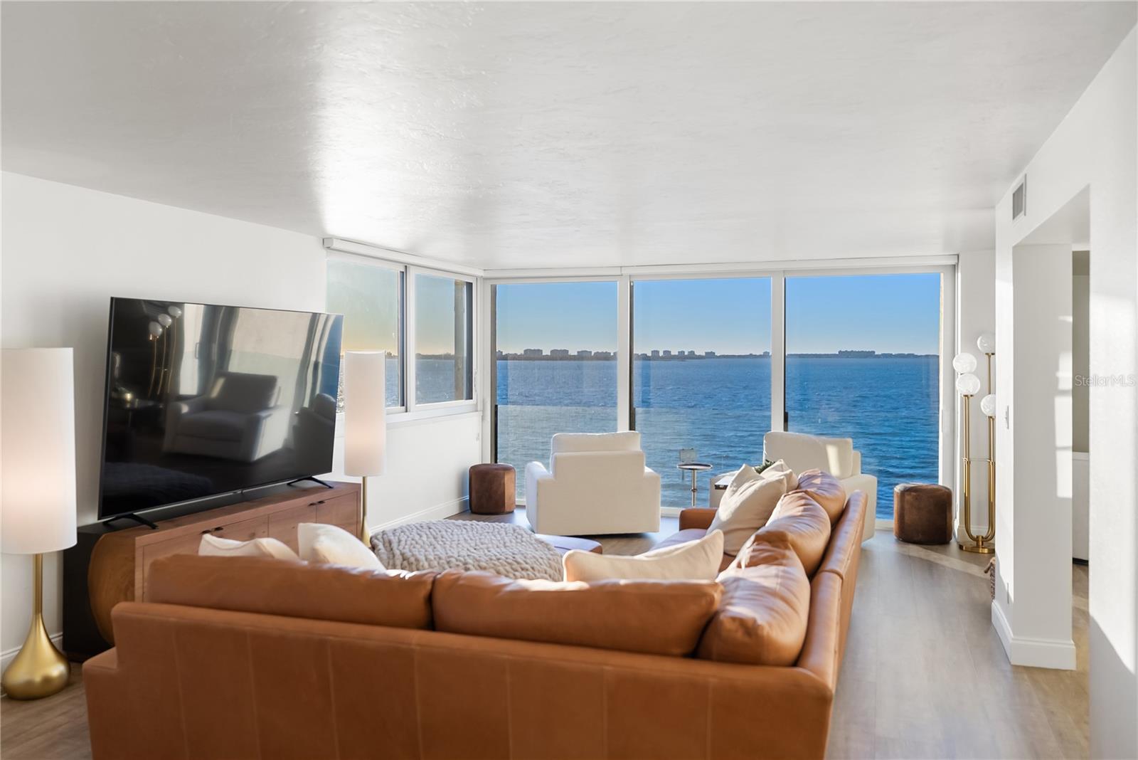 Listing photo id 1 for 101 Sunset Drive 402