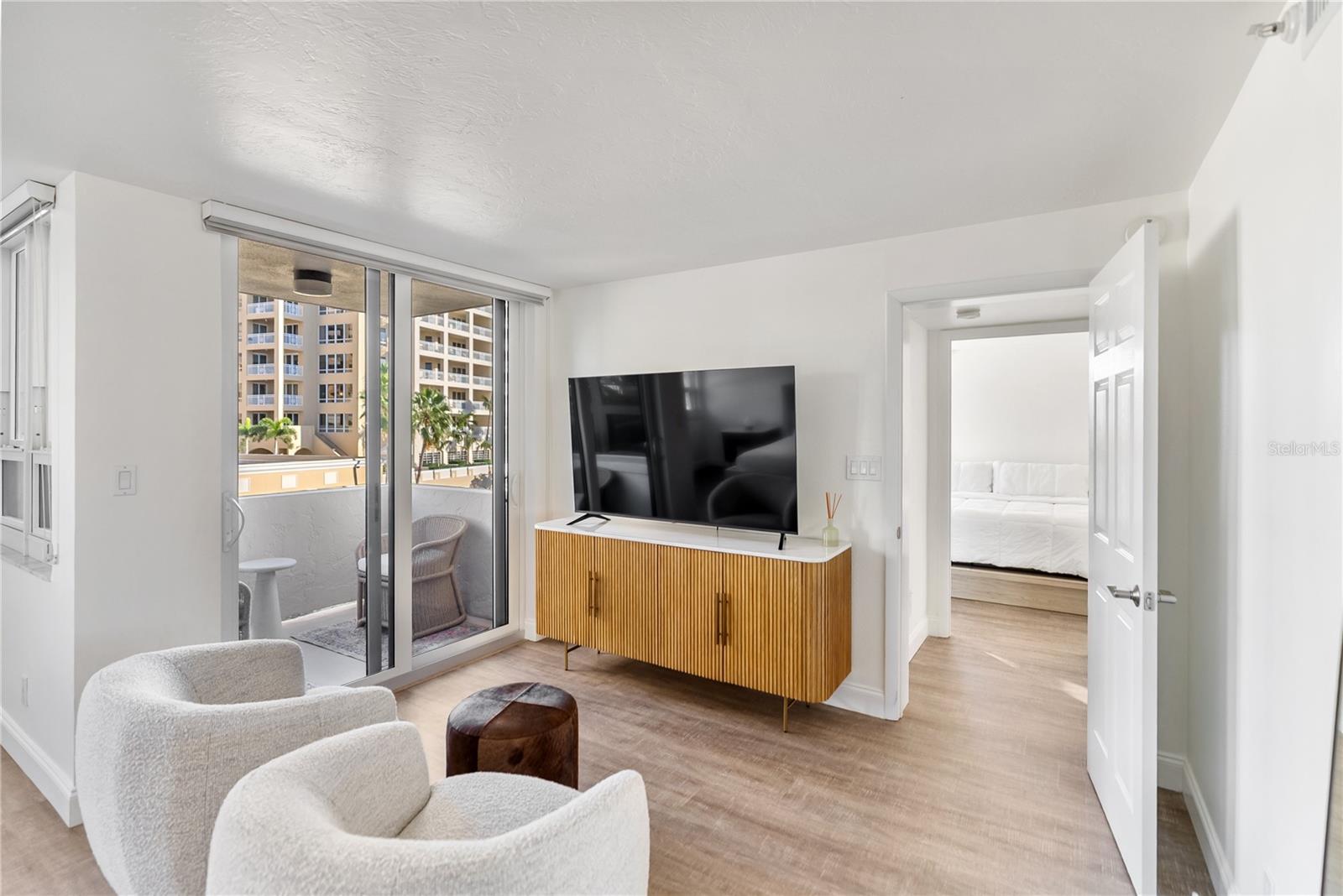 Listing photo id 30 for 101 Sunset Drive 402