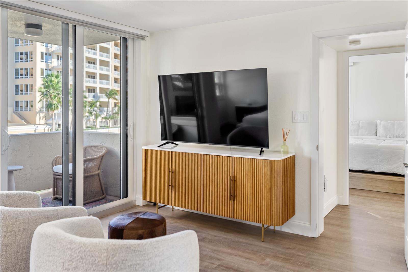 Listing photo id 31 for 101 Sunset Drive 402