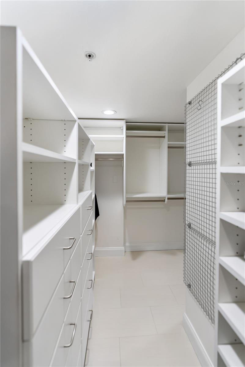 Listing photo id 37 for 101 Sunset Drive 402