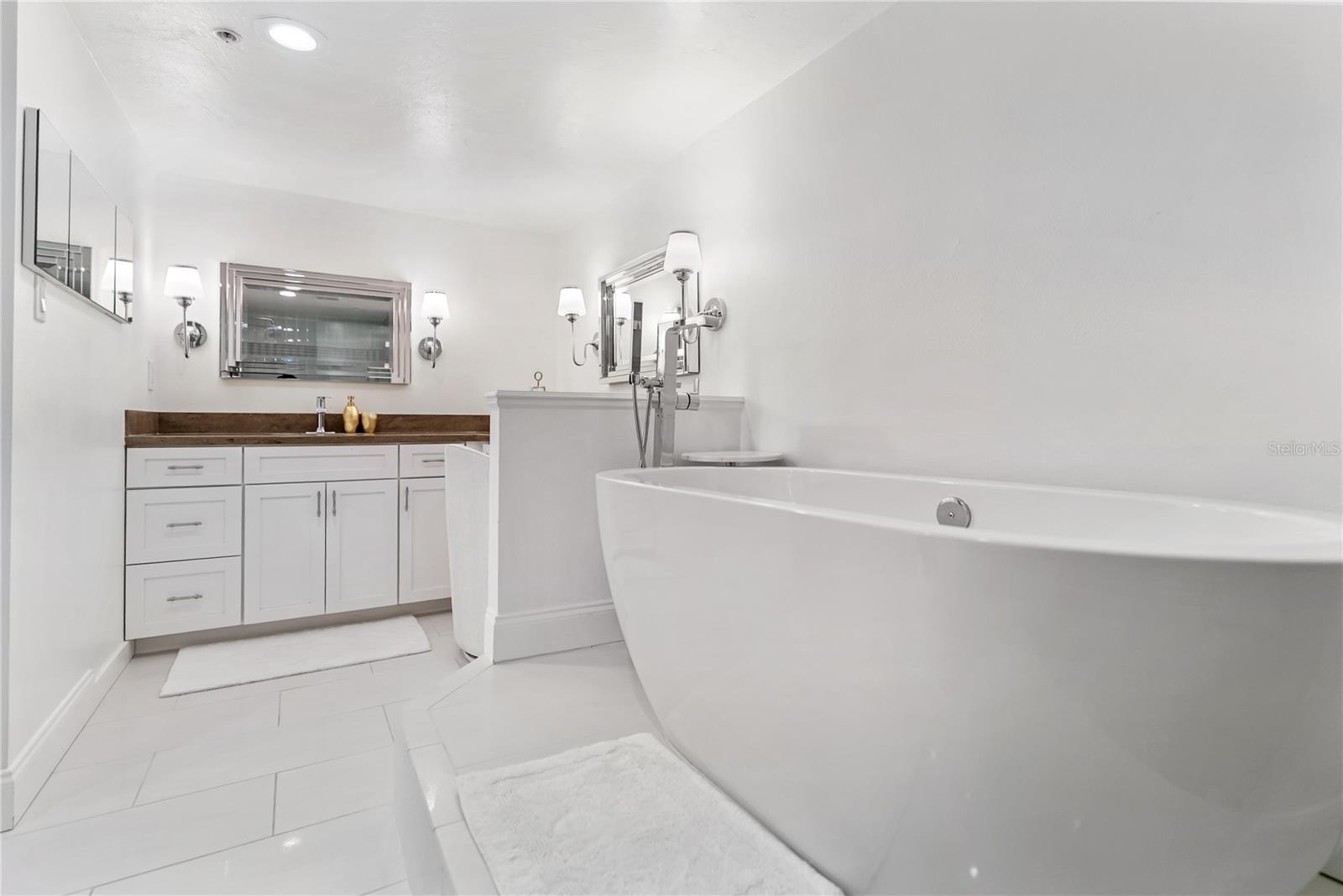 Listing photo id 41 for 101 Sunset Drive 402