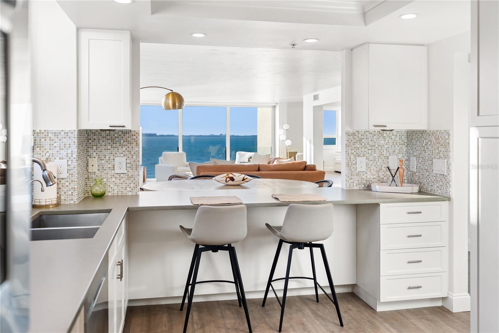 Listing photo id 4 for 101 Sunset Drive 402