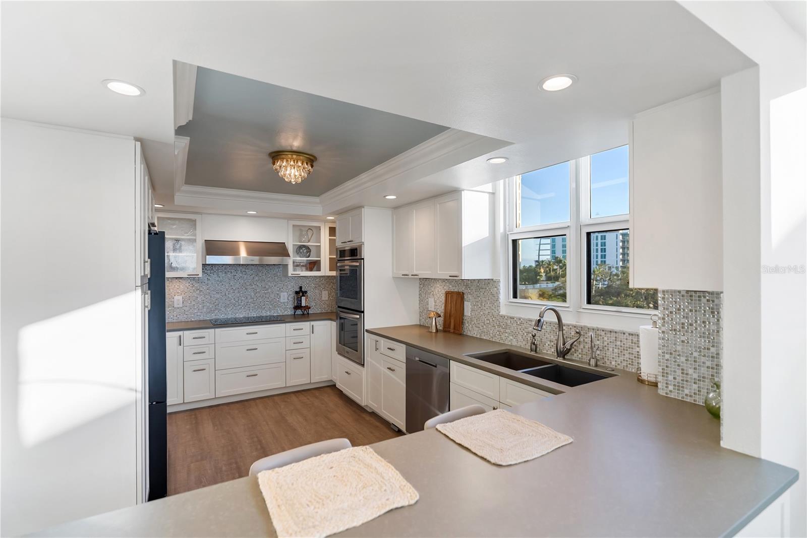 Listing photo id 5 for 101 Sunset Drive 402