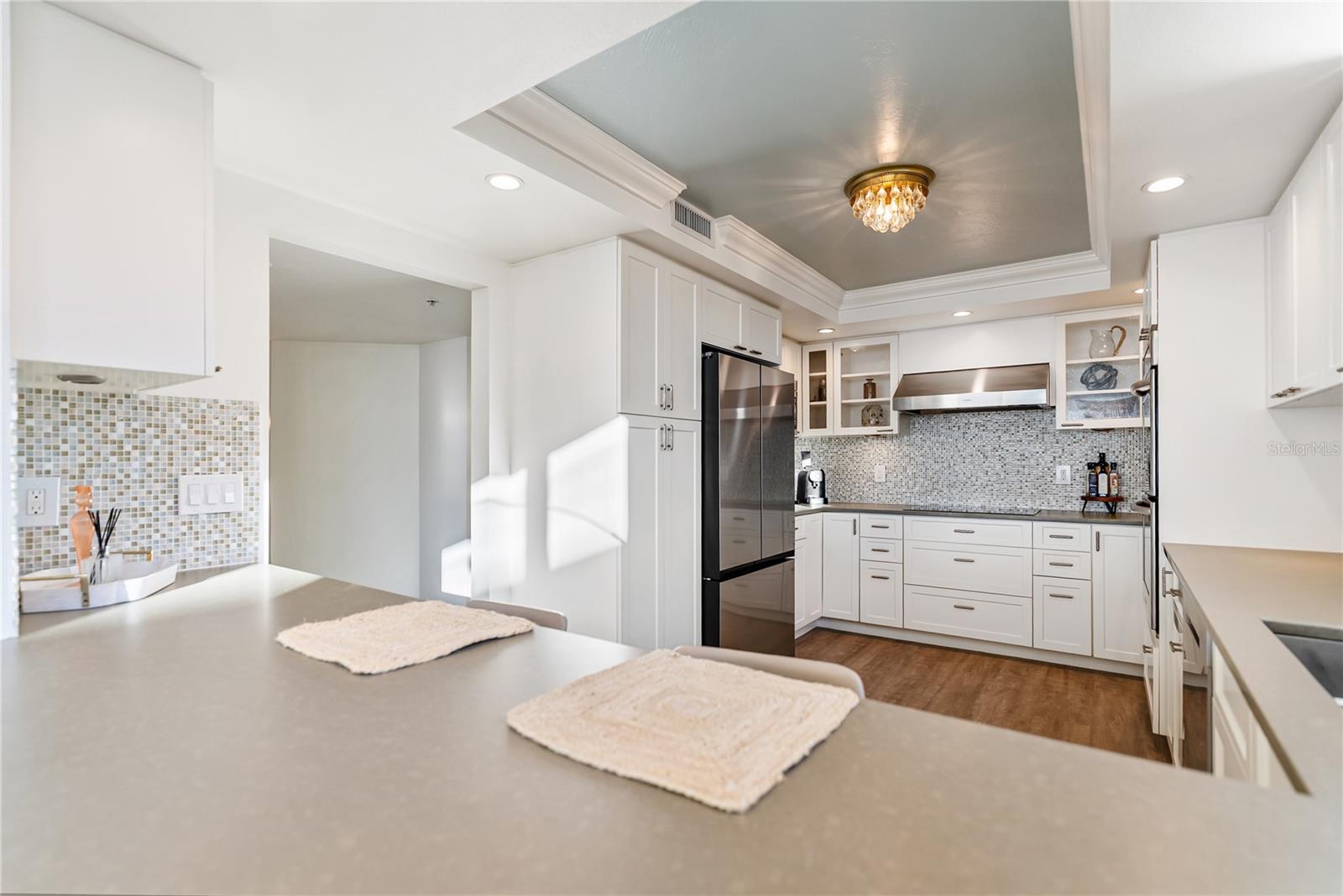 Listing photo id 7 for 101 Sunset Drive 402